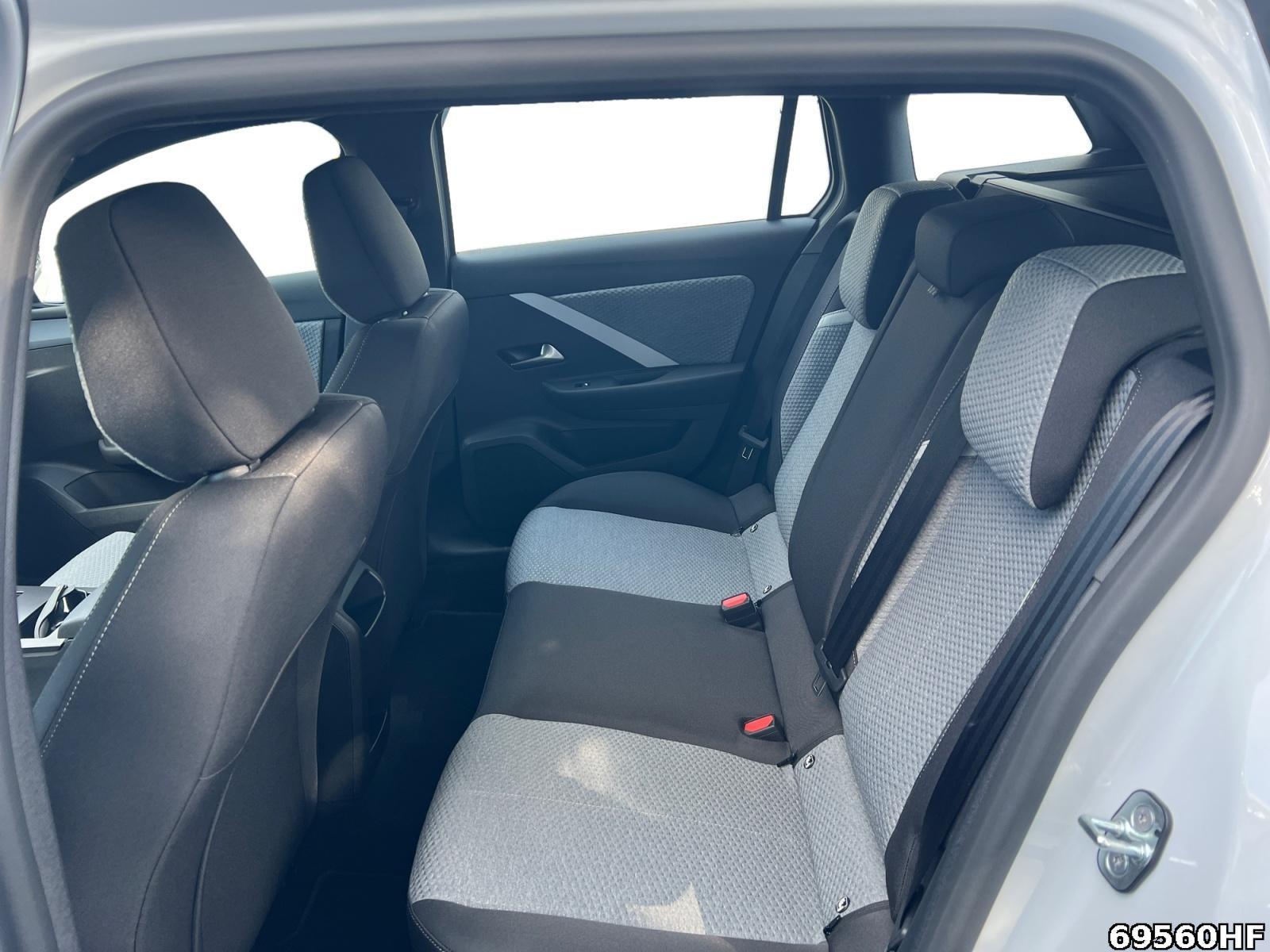 Fahrzeugabbildung Opel Astra ST Edition Hybrid 145 PS