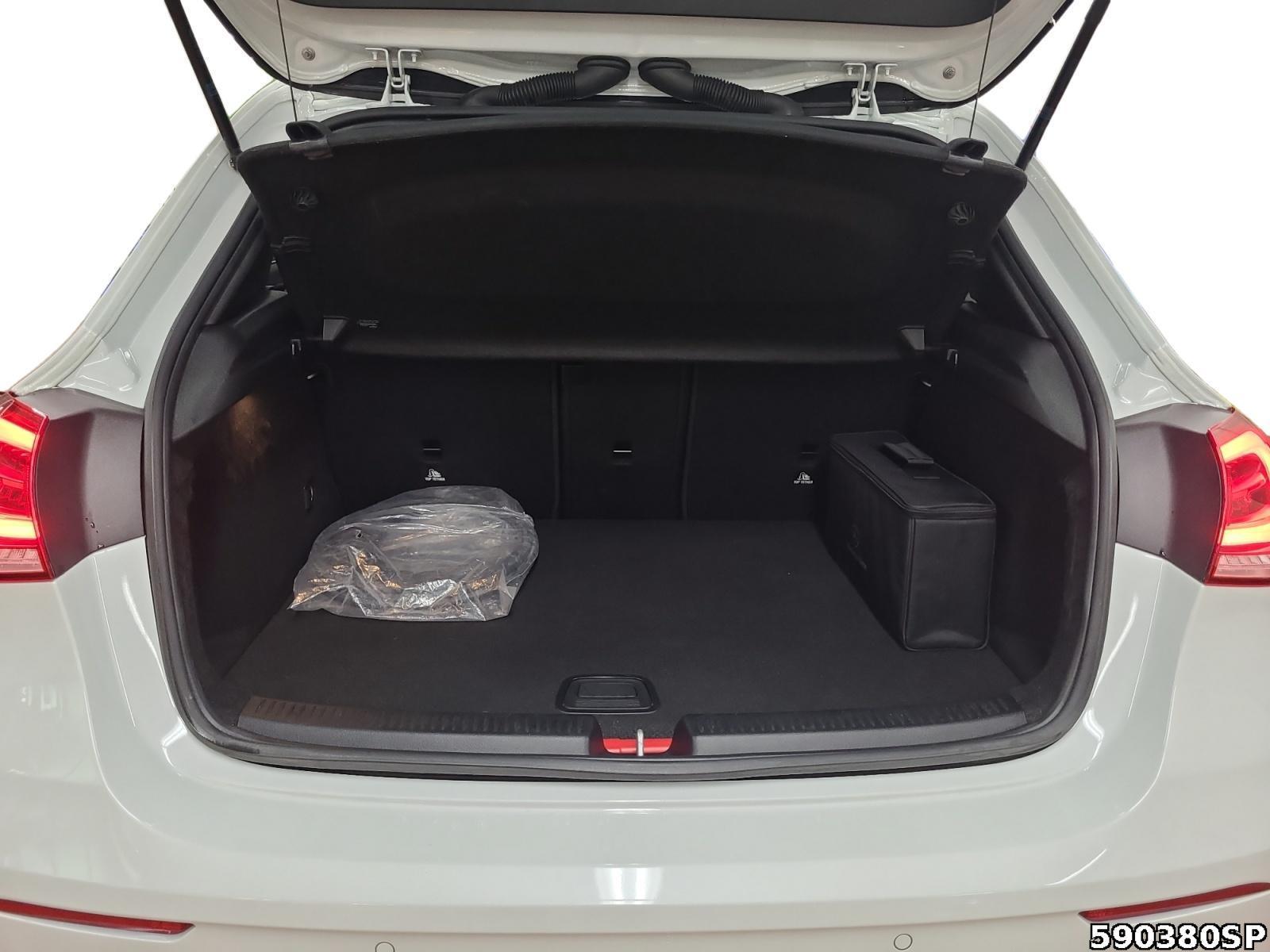 Fahrzeugabbildung Mercedes-Benz A 250 AMG MultiBeam 360° 19