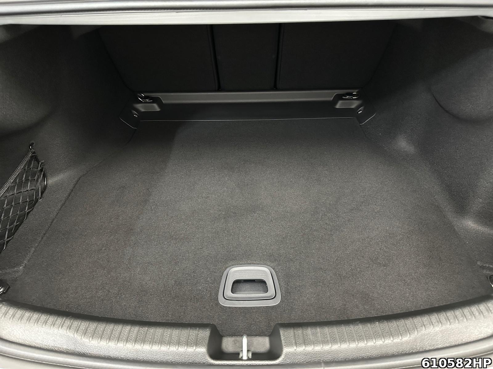 Fahrzeugabbildung Mercedes-Benz C 220 d Avantgarde Kamera Totw Ambiente CarPlay