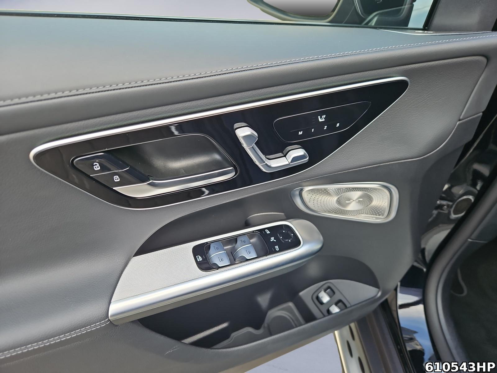 Fahrzeugabbildung Mercedes-Benz GLC 300 e 4M AMG Line Panorama Burmester AHK 20