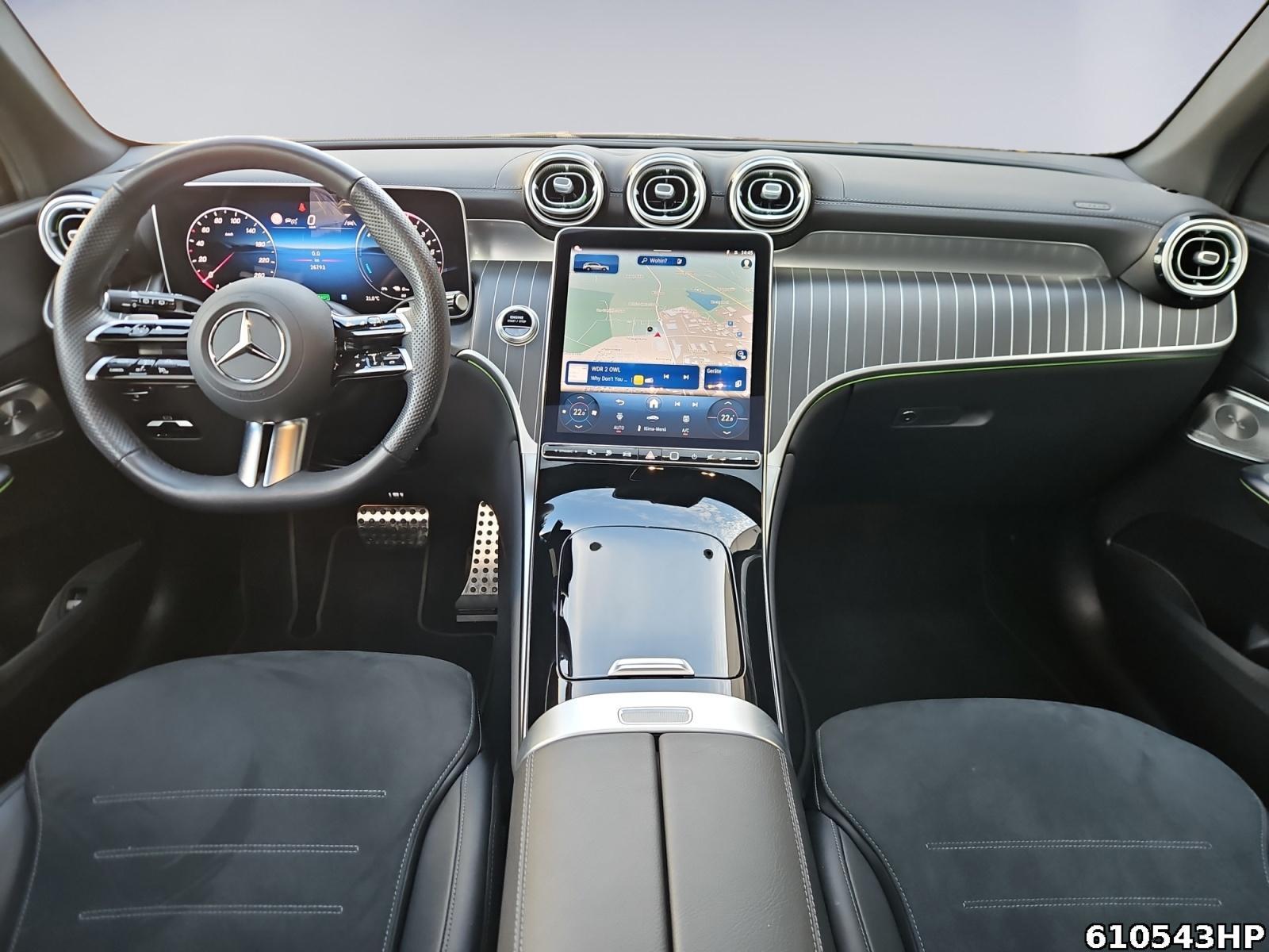 Fahrzeugabbildung Mercedes-Benz GLC 300 e 4M AMG Line Panorama Burmester AHK 20