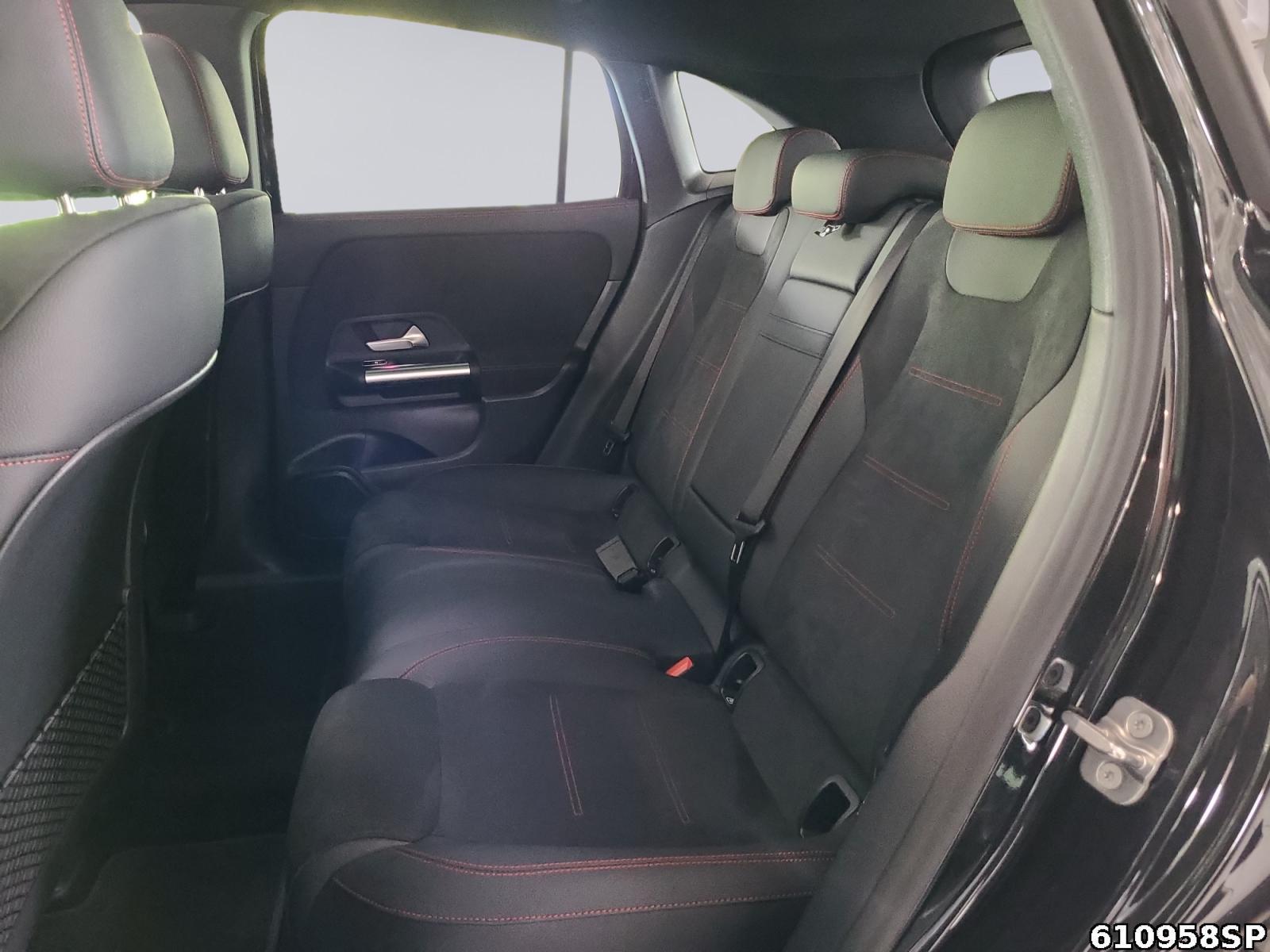 Fahrzeugabbildung Mercedes-Benz EQA AMG Pano Kamera LenkradhzgAmbiente LED