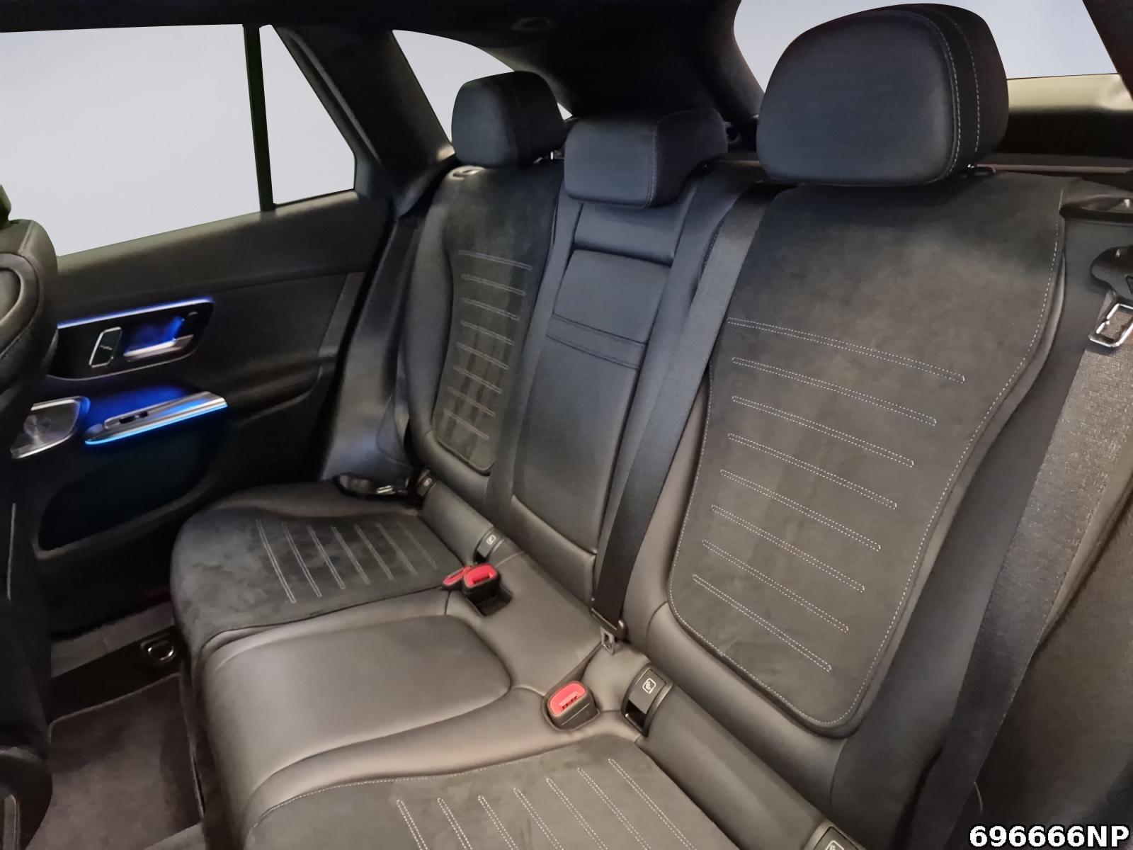 Fahrzeugabbildung Mercedes-Benz GLC 300 e 4matic AMG Line AHK Airmatic Pano 20