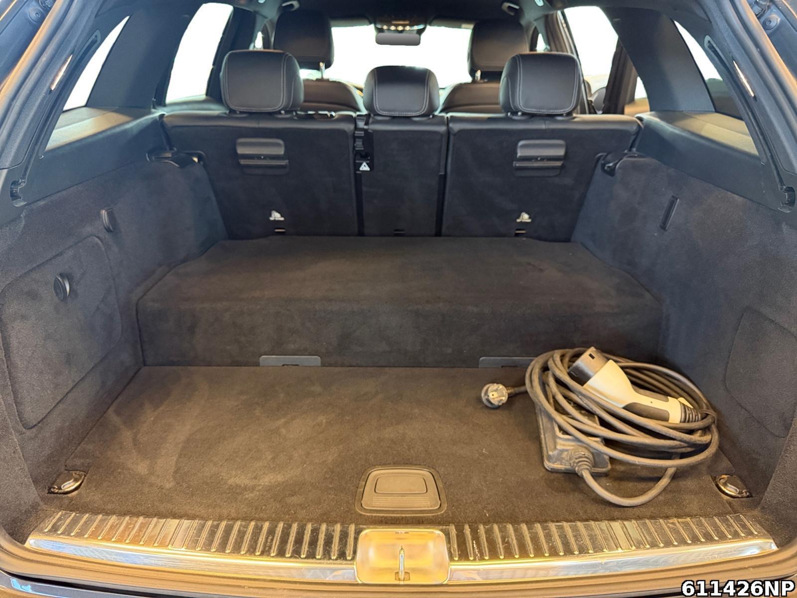 Fahrzeugabbildung Mercedes-Benz C 300 T AMG Distronic Burmester Head-Up AHK