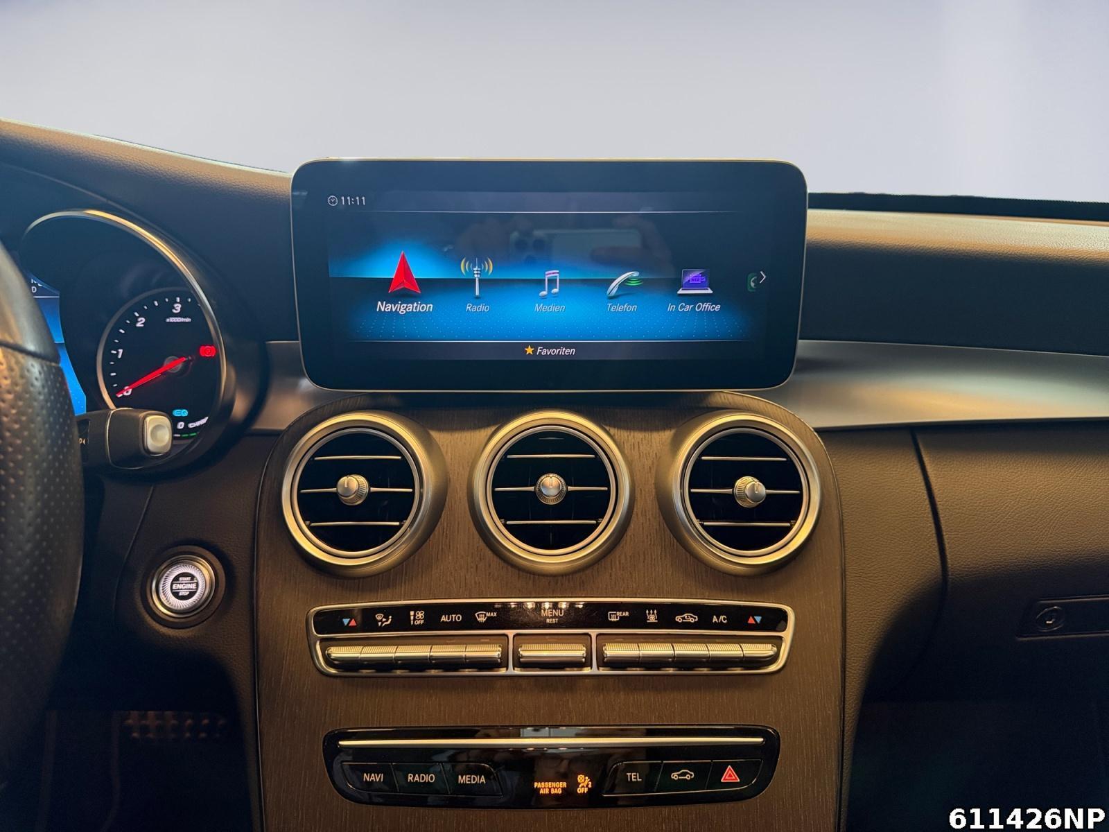 Fahrzeugabbildung Mercedes-Benz C 300 T AMG Distronic Burmester Head-Up AHK