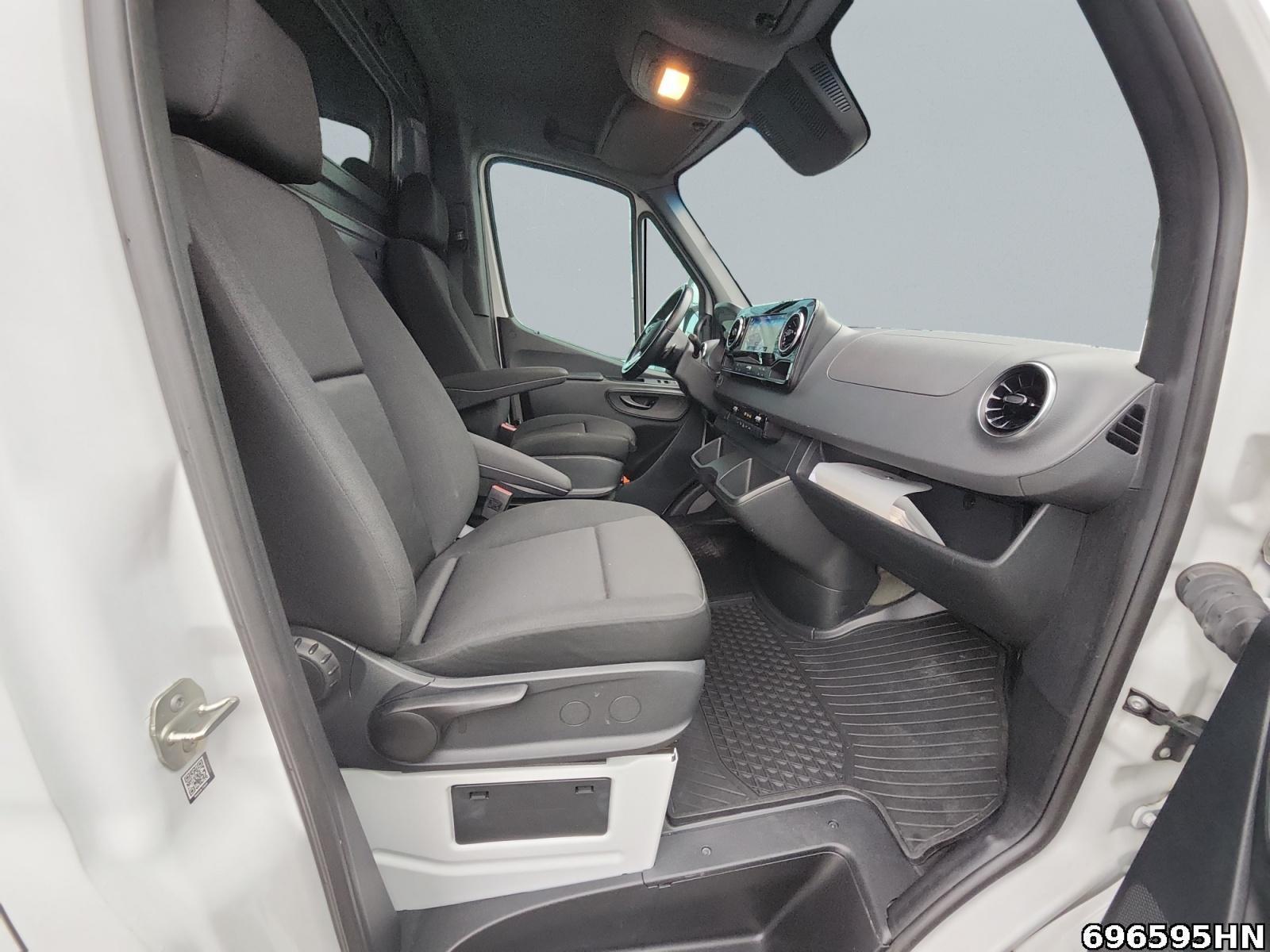 Fahrzeugabbildung Mercedes-Benz Sprinter 215/315 Kasten*L2H2*Sortimo*LED*Distro