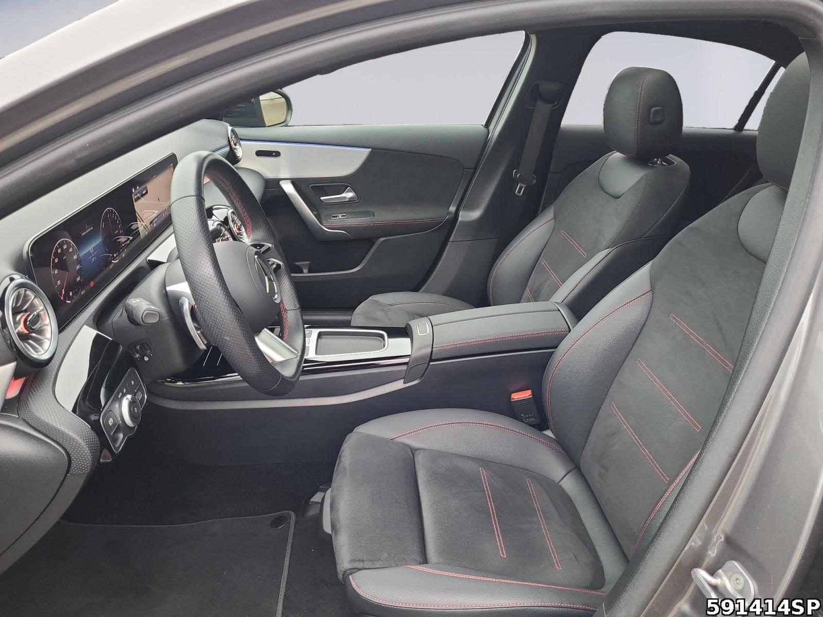 Fahrzeugabbildung Mercedes-Benz A 250 AMG Limousine Night Pano Multibeam 360°