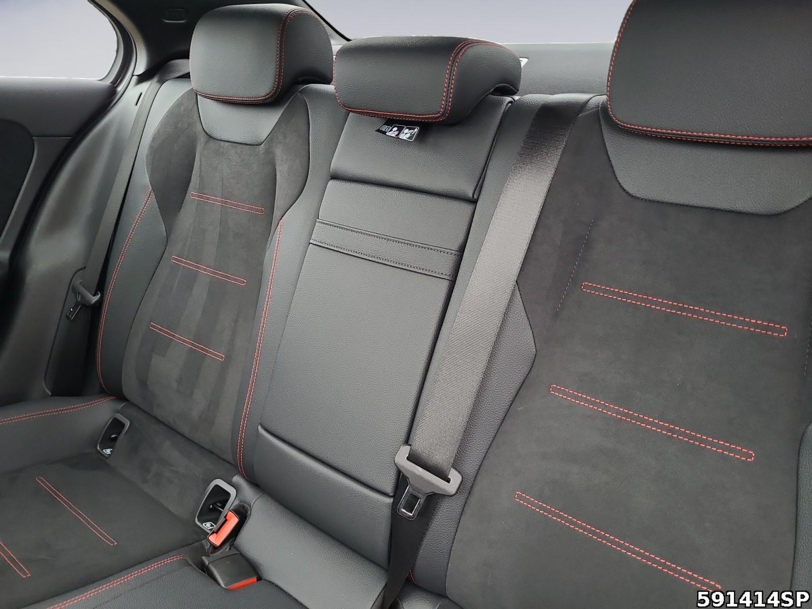 Fahrzeugabbildung Mercedes-Benz A 250 AMG Limousine Night Pano Multibeam 360°