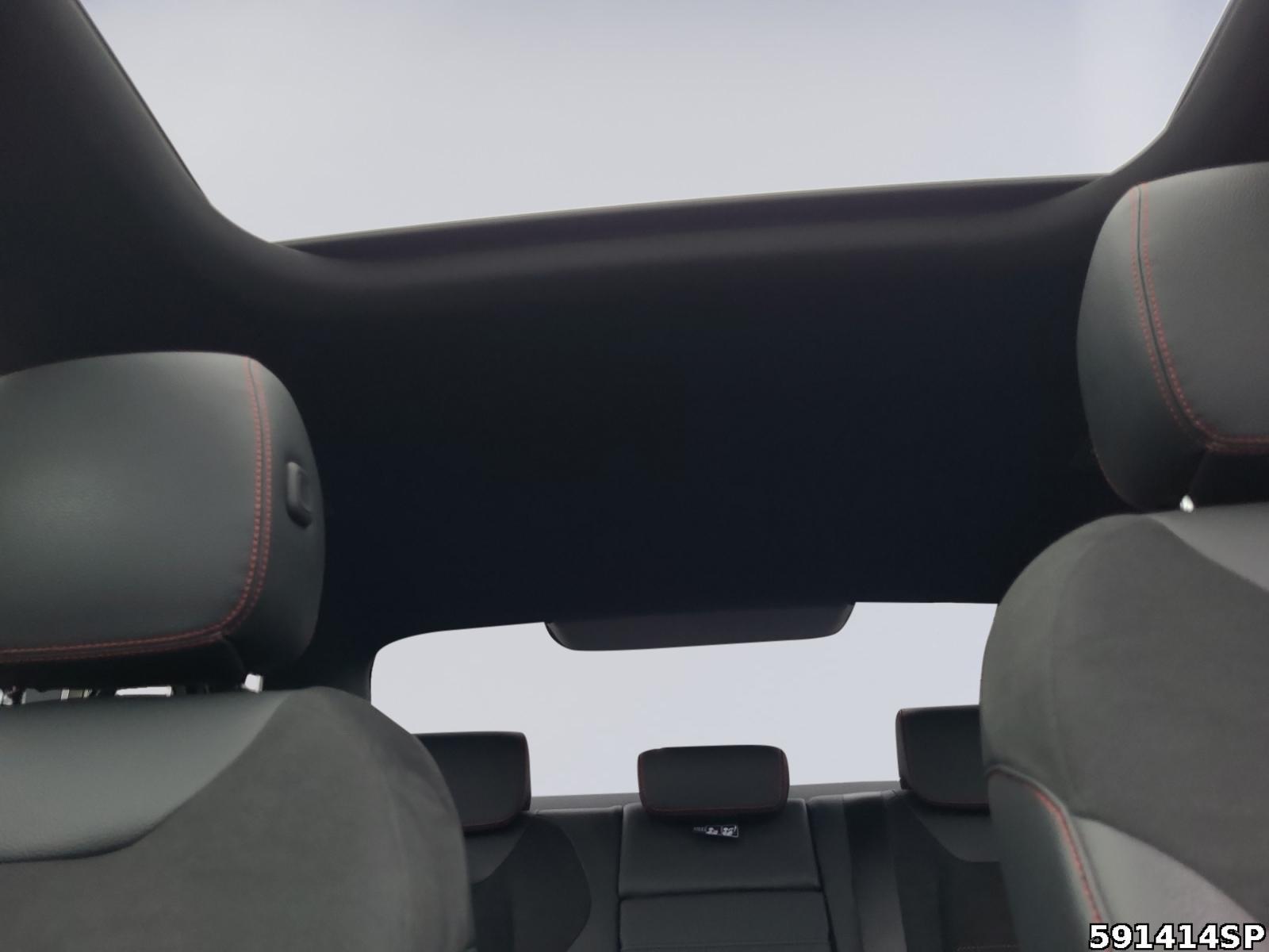 Fahrzeugabbildung Mercedes-Benz A 250 AMG Limousine Night Pano Multibeam 360°