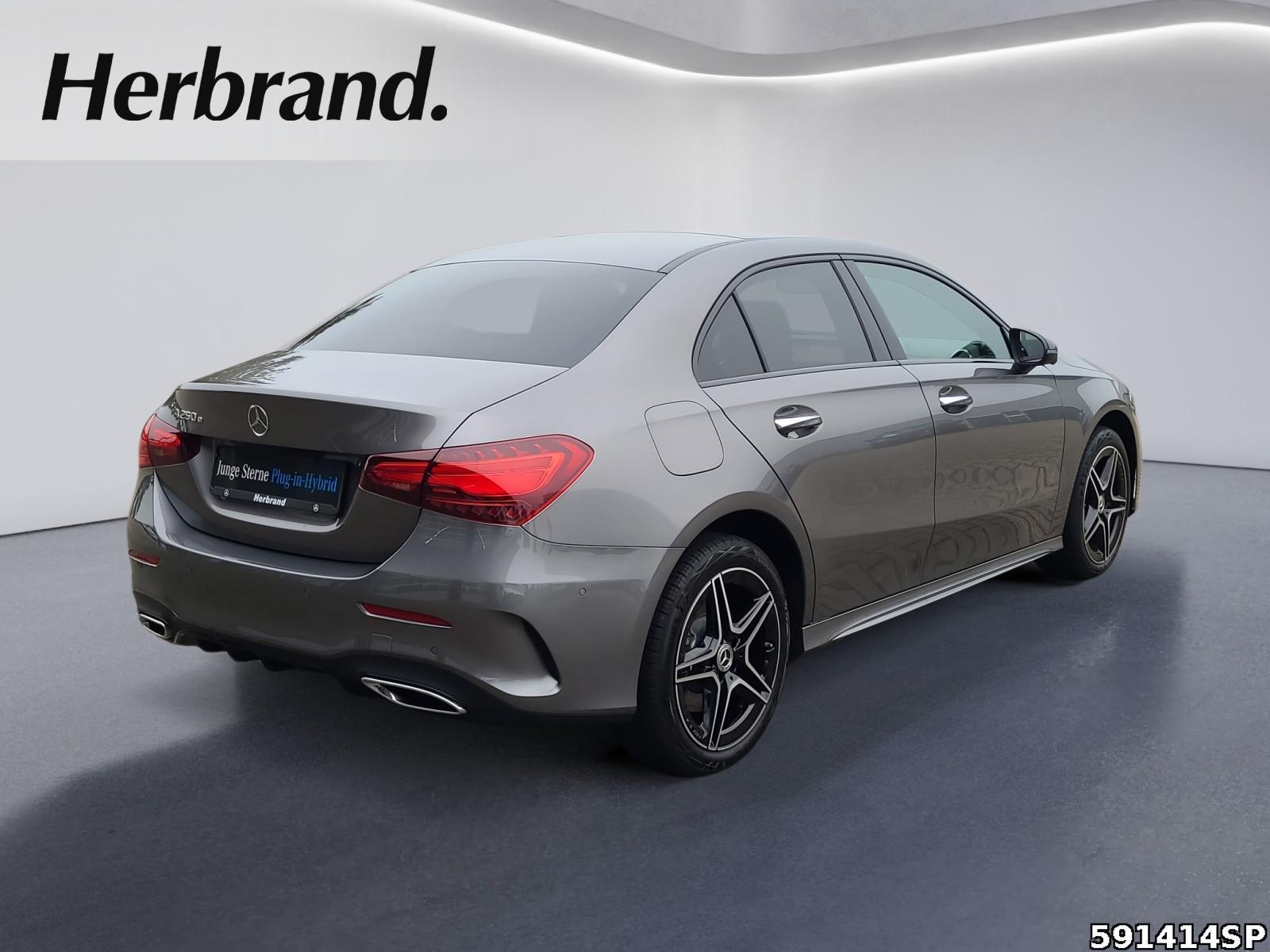 Fahrzeugabbildung Mercedes-Benz A 250 AMG Limousine Night Pano Multibeam 360°