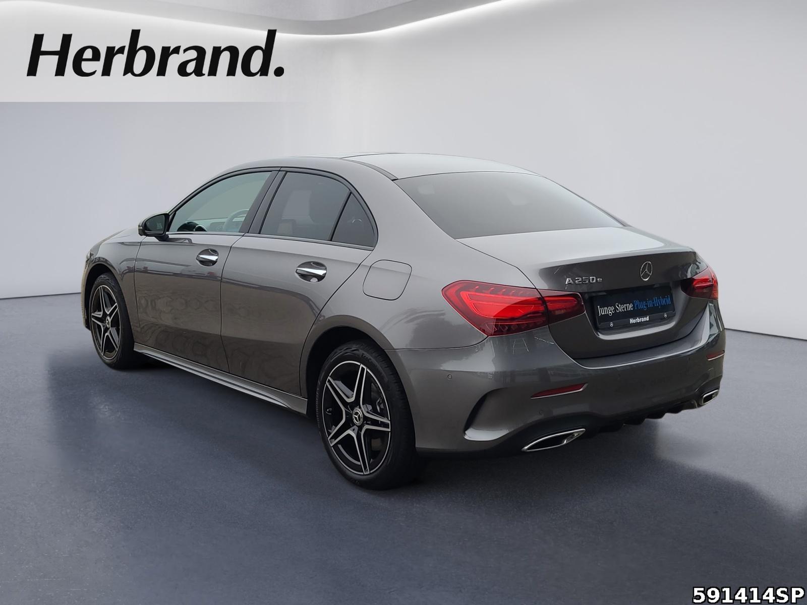 Fahrzeugabbildung Mercedes-Benz A 250 AMG Limousine Night Pano Multibeam 360°