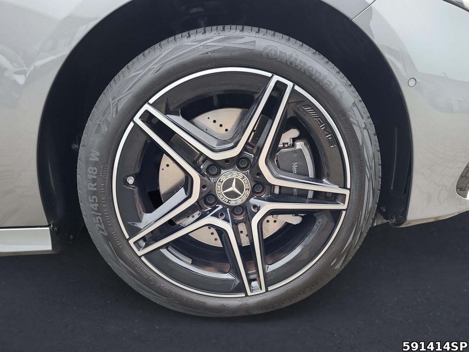 Fahrzeugabbildung Mercedes-Benz A 250 AMG Limousine Night Pano Multibeam 360°