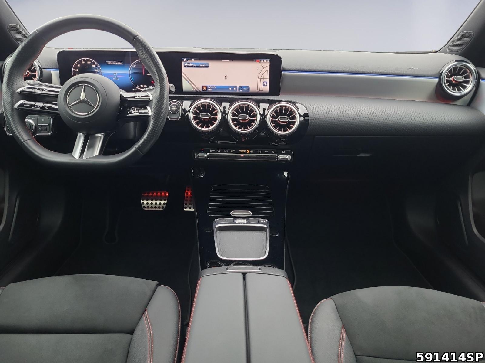 Fahrzeugabbildung Mercedes-Benz A 250 AMG Limousine Night Pano Multibeam 360°