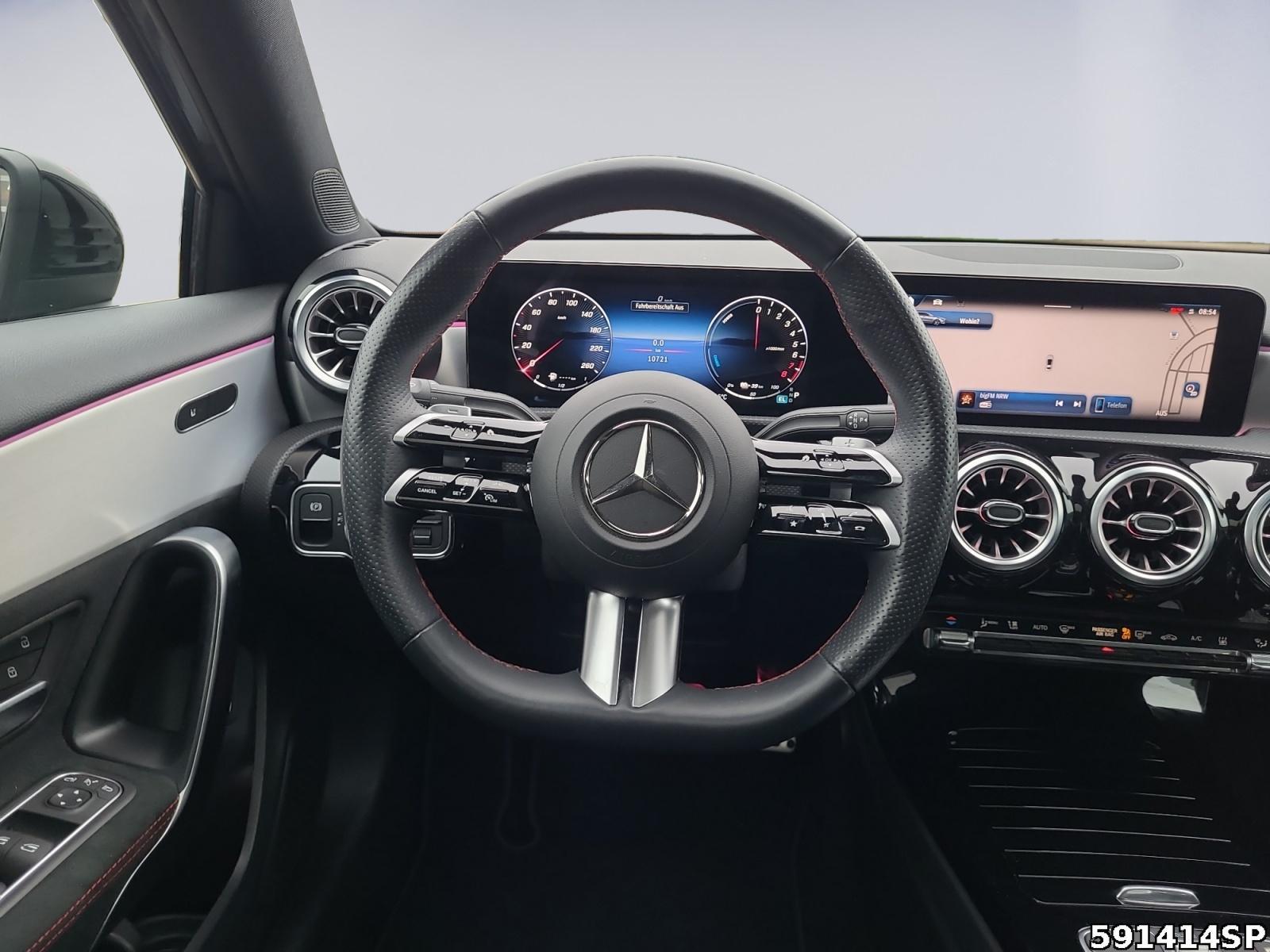 Fahrzeugabbildung Mercedes-Benz A 250 AMG Limousine Night Pano Multibeam 360°