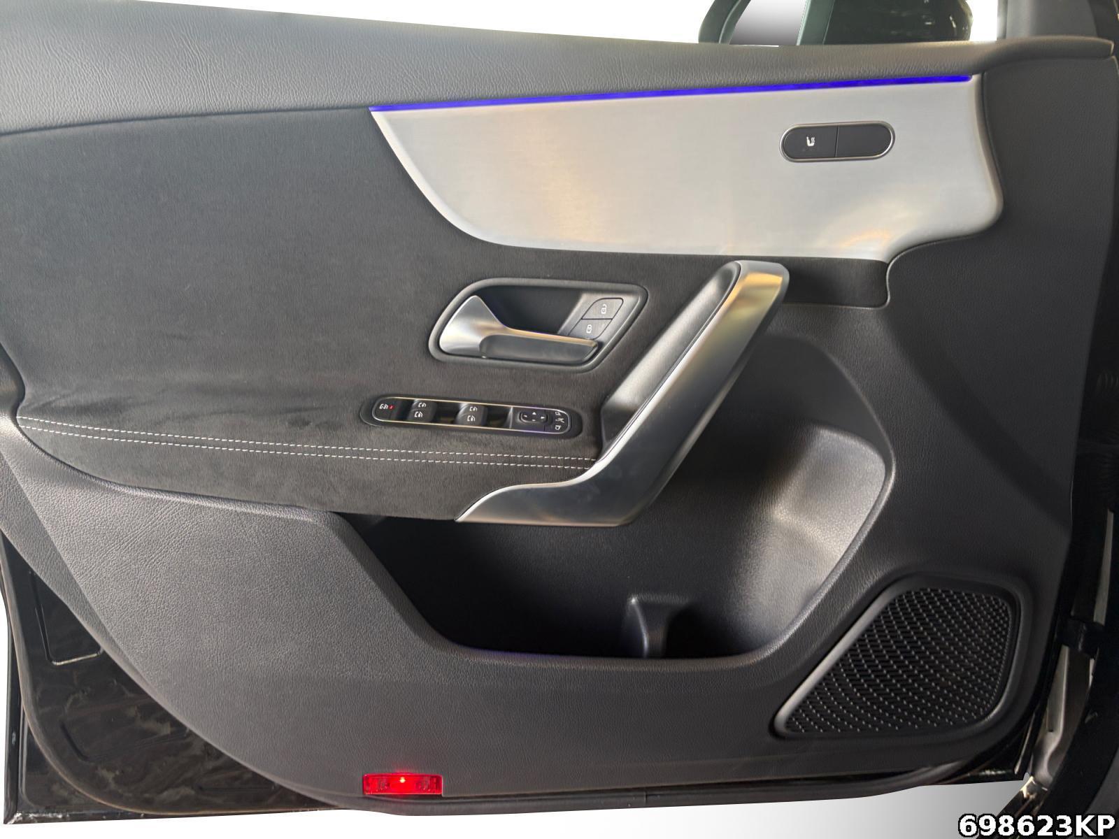 Fahrzeugabbildung Mercedes-Benz A 200 AMG Night Ambiente 19