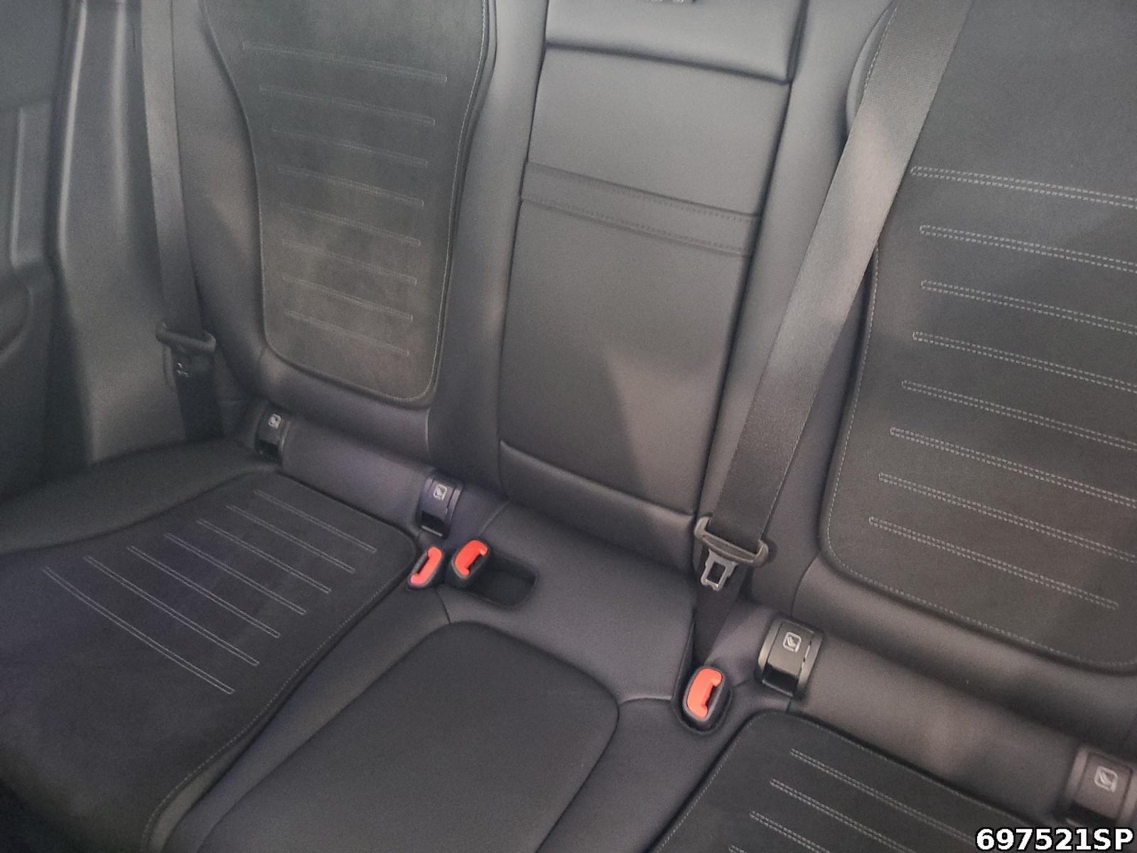 Fahrzeugabbildung Mercedes-Benz GLC 200 4M AMG AHK Pano 360° Ambiente KEYLESS