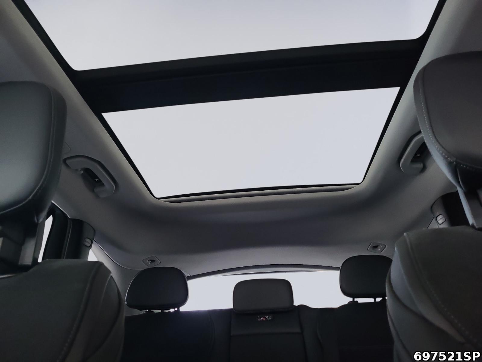 Fahrzeugabbildung Mercedes-Benz GLC 200 4M AMG AHK Pano 360° Ambiente KEYLESS