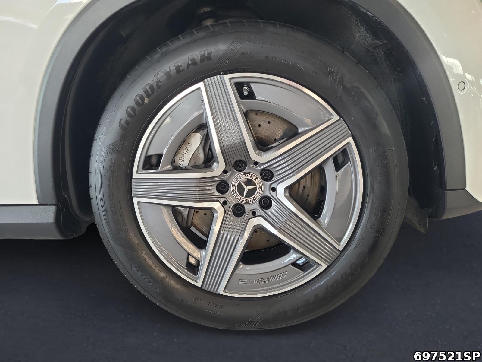 Fahrzeugabbildung Mercedes-Benz GLC 200 4M AMG AHK Pano 360° Ambiente KEYLESS