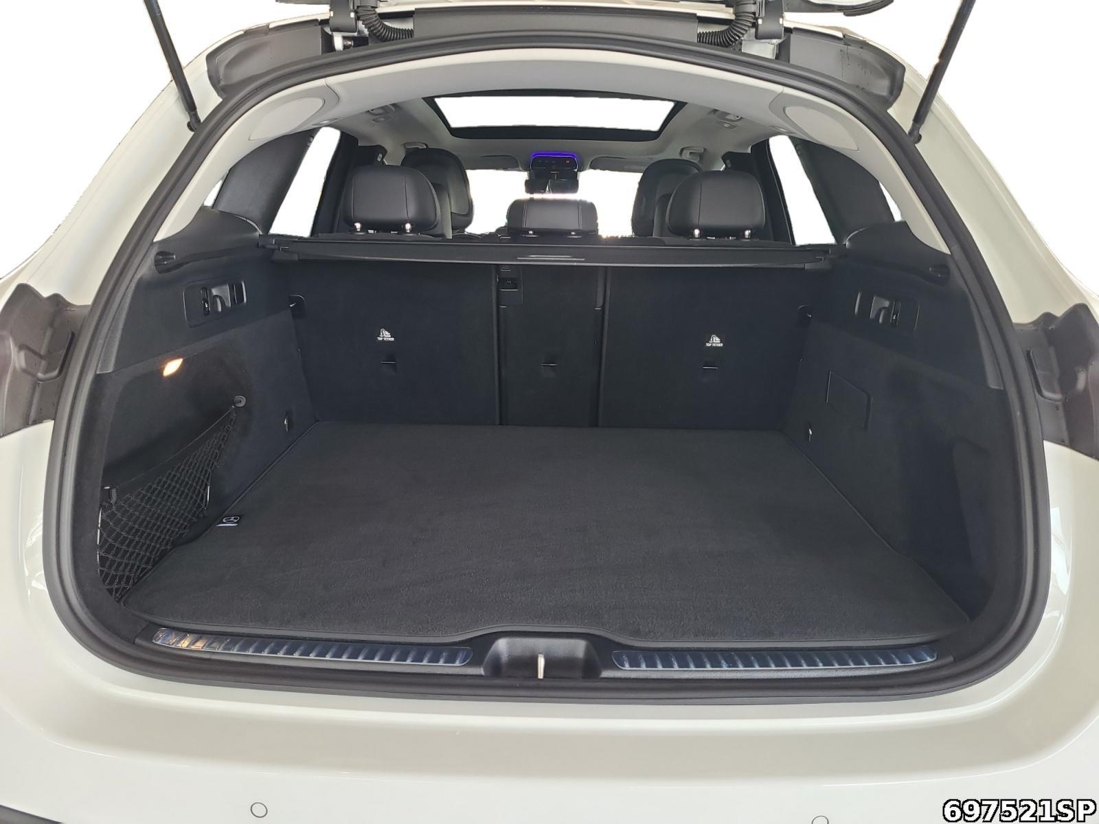 Fahrzeugabbildung Mercedes-Benz GLC 200 4M AMG AHK Pano 360° Ambiente KEYLESS