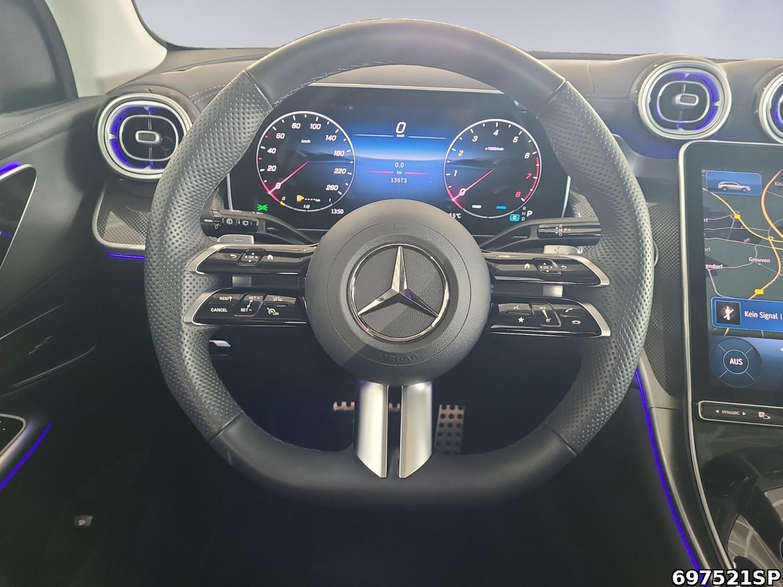 Fahrzeugabbildung Mercedes-Benz GLC 200 4M AMG AHK Pano 360° Ambiente KEYLESS