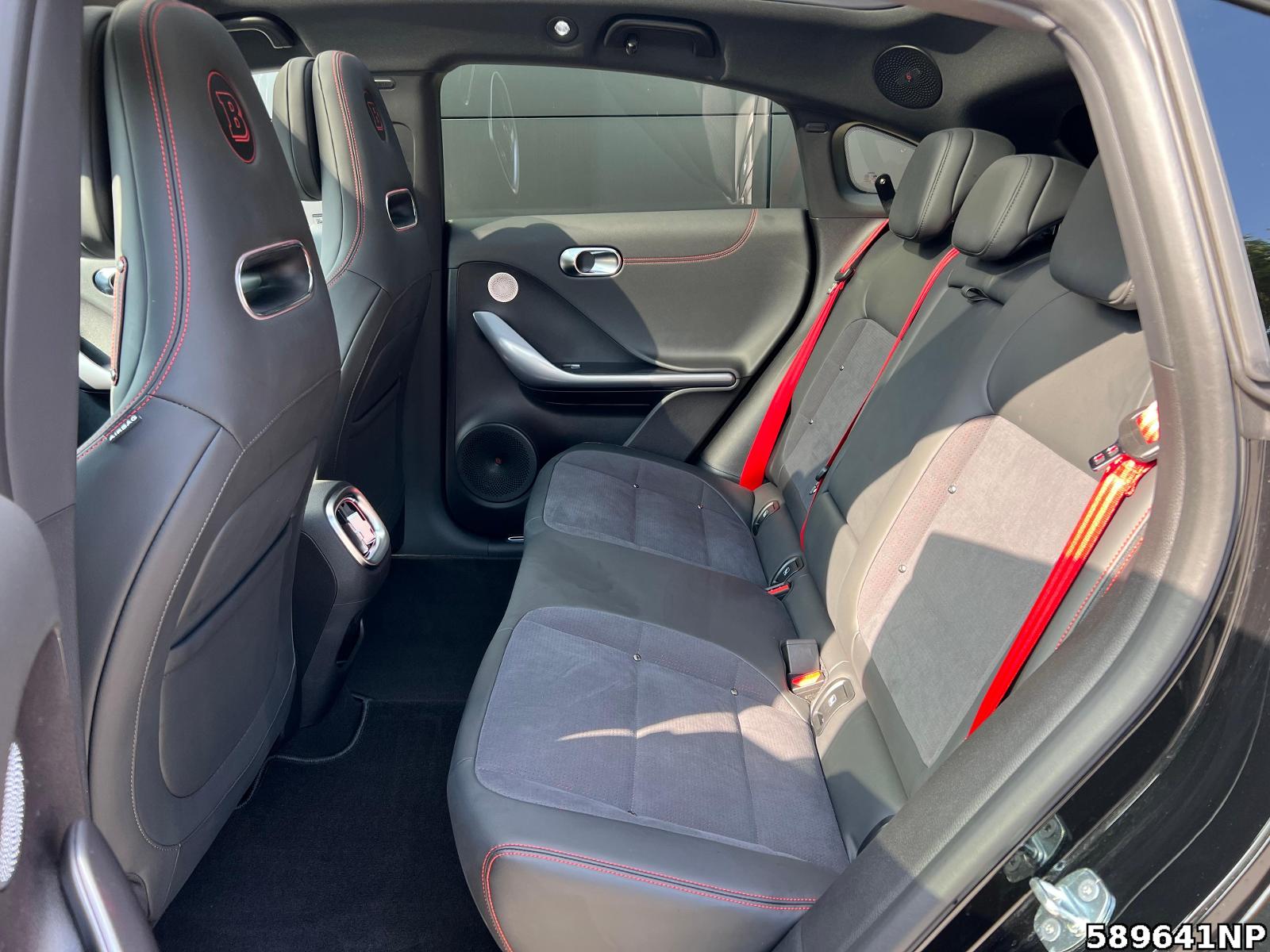 Fahrzeugabbildung Smart THREE BRABUS BRABUS+HUD+PANO+BEATSAUDIO+ALCANTARA