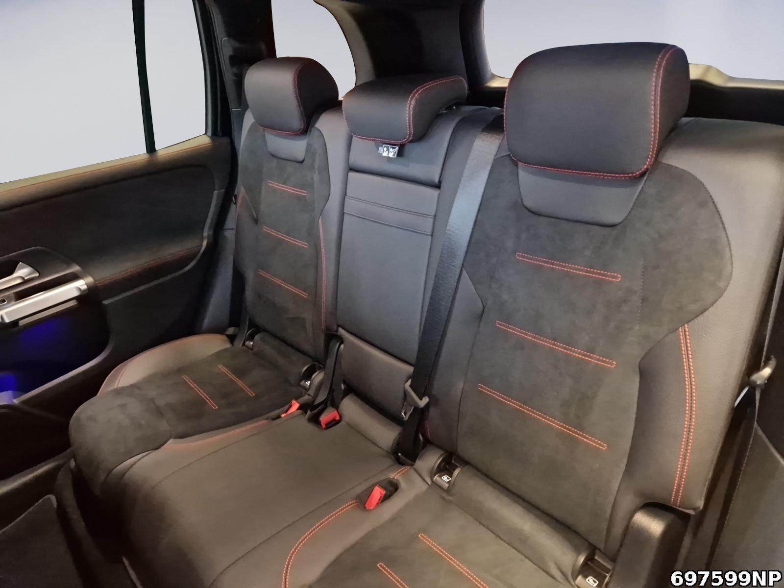 Fahrzeugabbildung Mercedes-Benz GLB 200 d AMG AHK Multibeam Distronic Keyless-GO