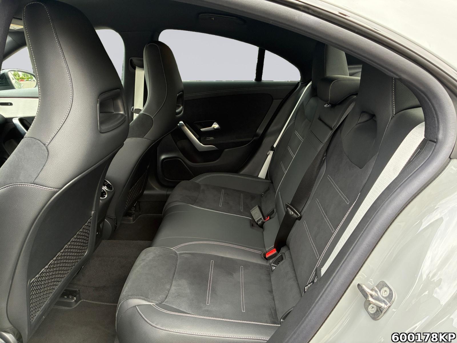 Fahrzeugabbildung Mercedes-Benz CLA 200 AMG Distronik DAB Ambiente Kamera 19