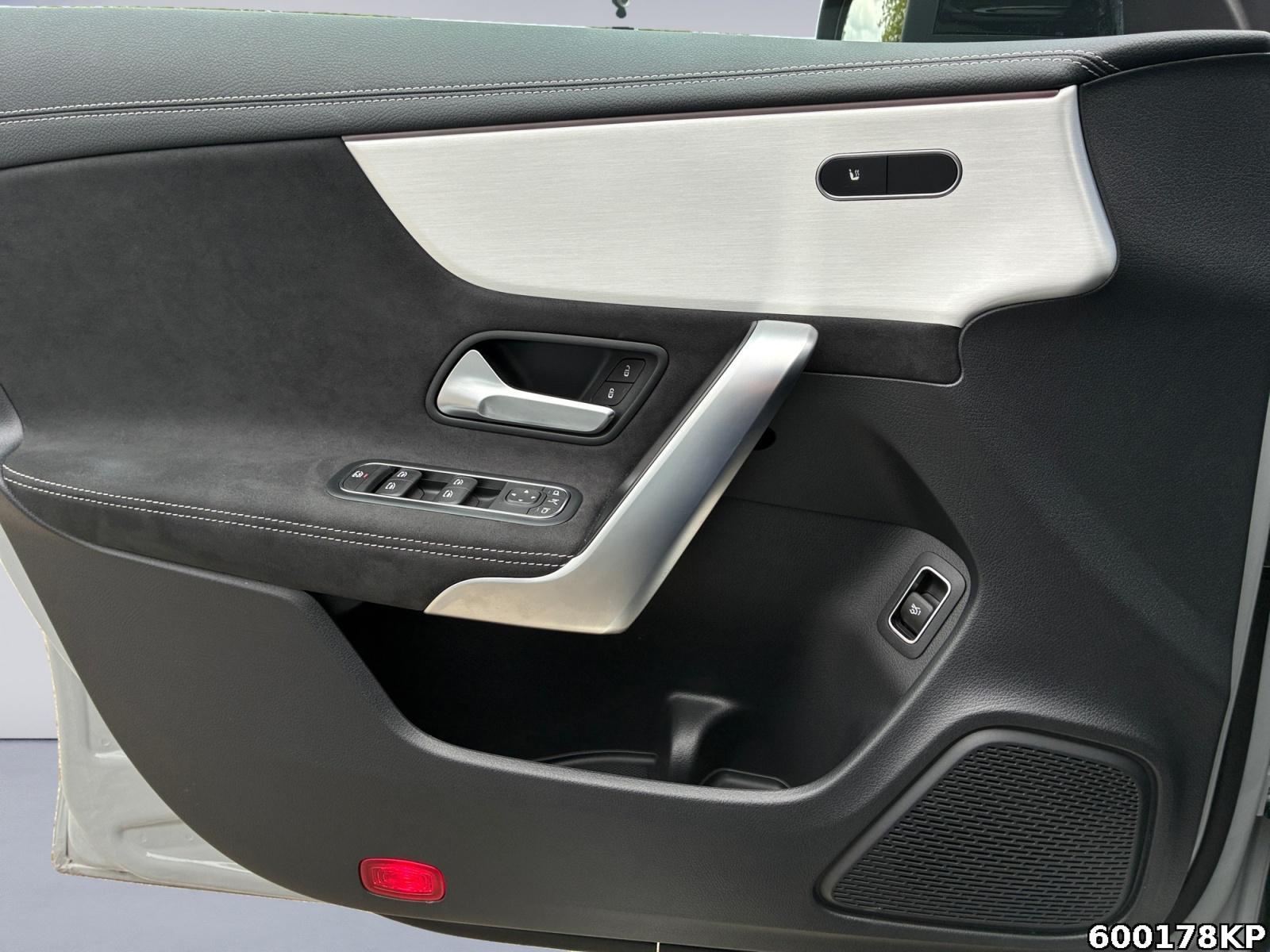 Fahrzeugabbildung Mercedes-Benz CLA 200 AMG Distronik DAB Ambiente Kamera 19