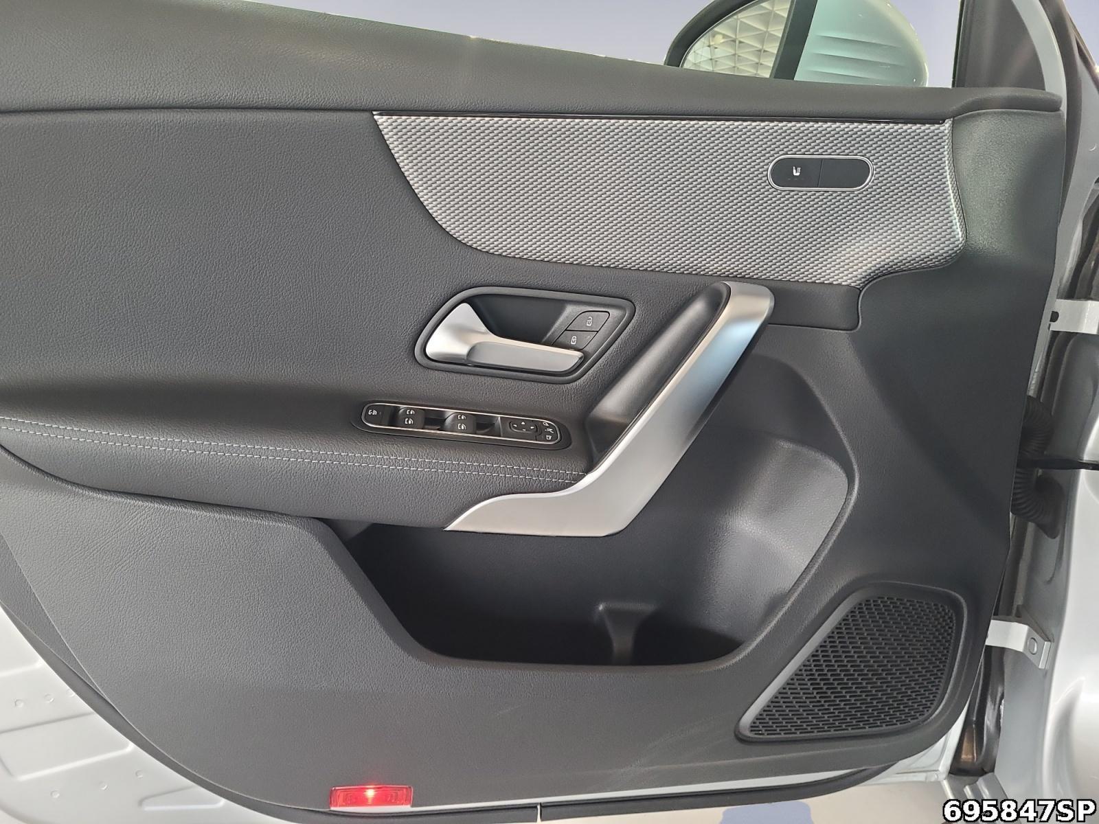 Fahrzeugabbildung Mercedes-Benz A 200 Progressive Kamera CarPlay LED