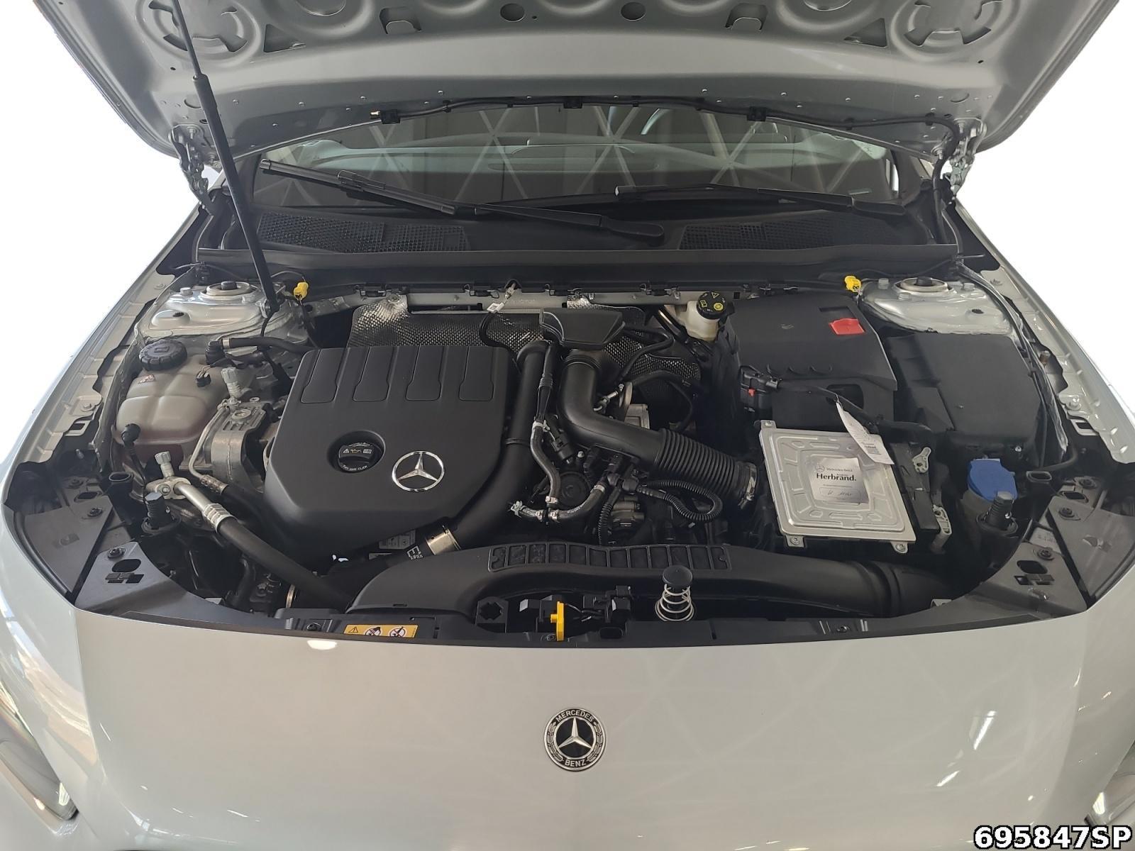 Fahrzeugabbildung Mercedes-Benz A 200 Progressive Kamera CarPlay LED