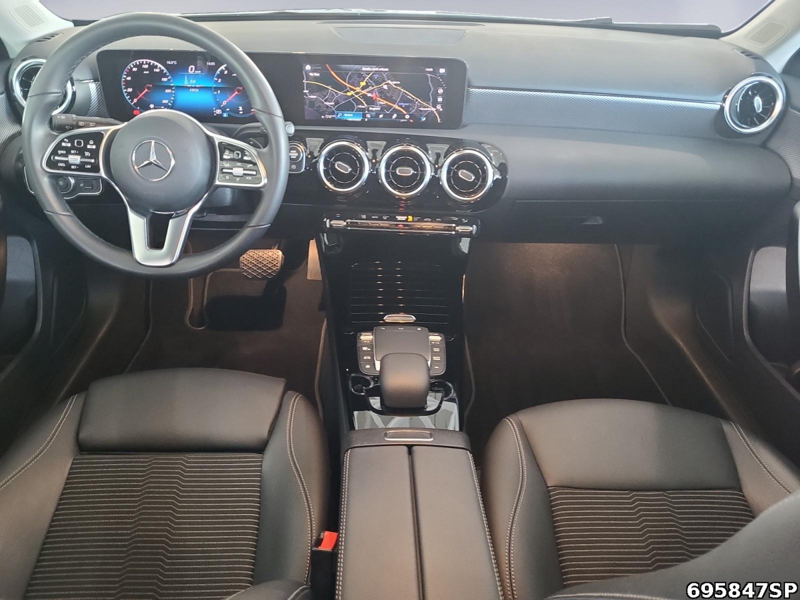 Fahrzeugabbildung Mercedes-Benz A 200 Progressive Kamera CarPlay LED