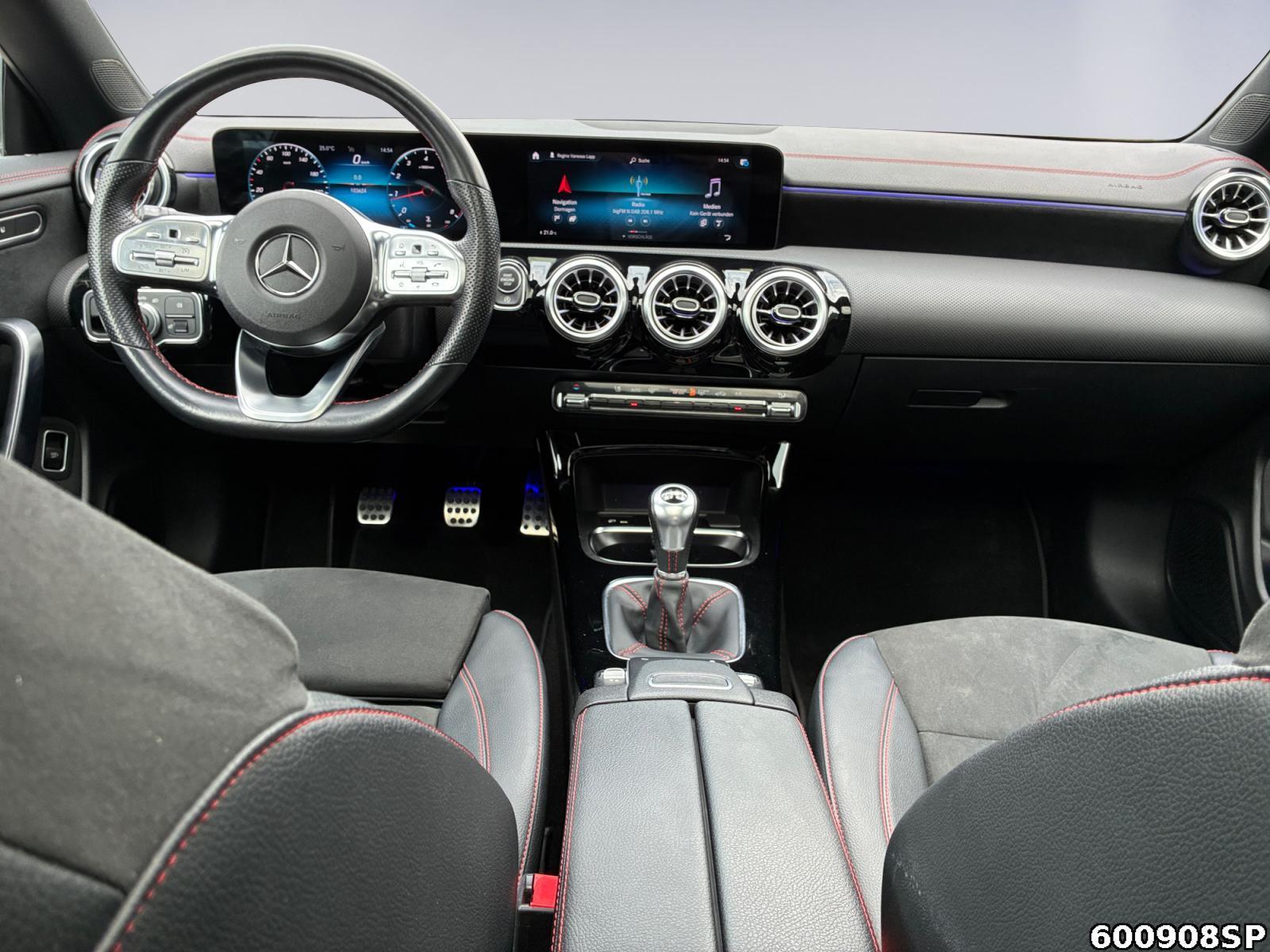 Fahrzeugabbildung Mercedes-Benz CLA 180 AMG Night Pano CarPlay Kamera 19