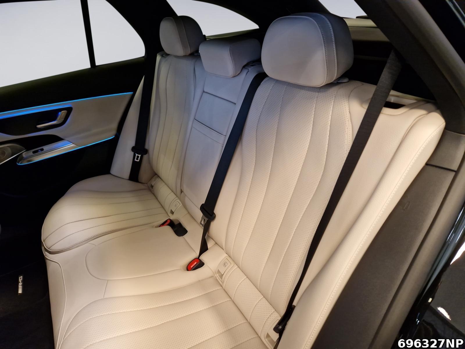 Fahrzeugabbildung Mercedes-Benz E 300 T AMG Pano AHK BURMESTER Digital-Light