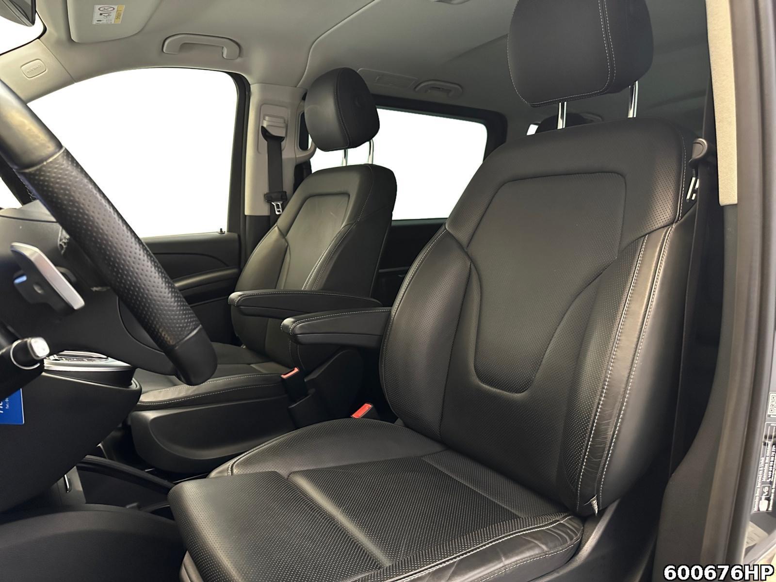 Fahrzeugabbildung Mercedes-Benz V 300 d lang 4M Avantgarde LED DISTRONIC 360 AHK