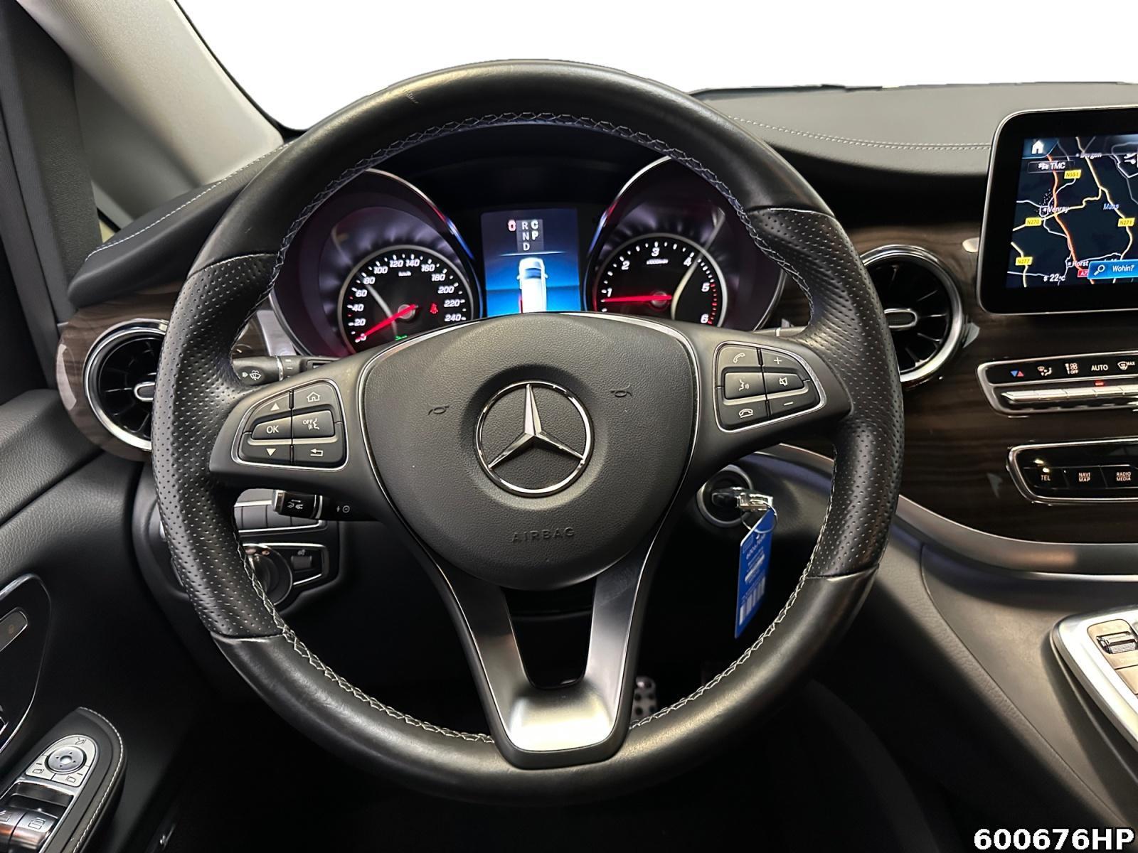 Fahrzeugabbildung Mercedes-Benz V 300 d lang 4M Avantgarde LED DISTRONIC 360 AHK