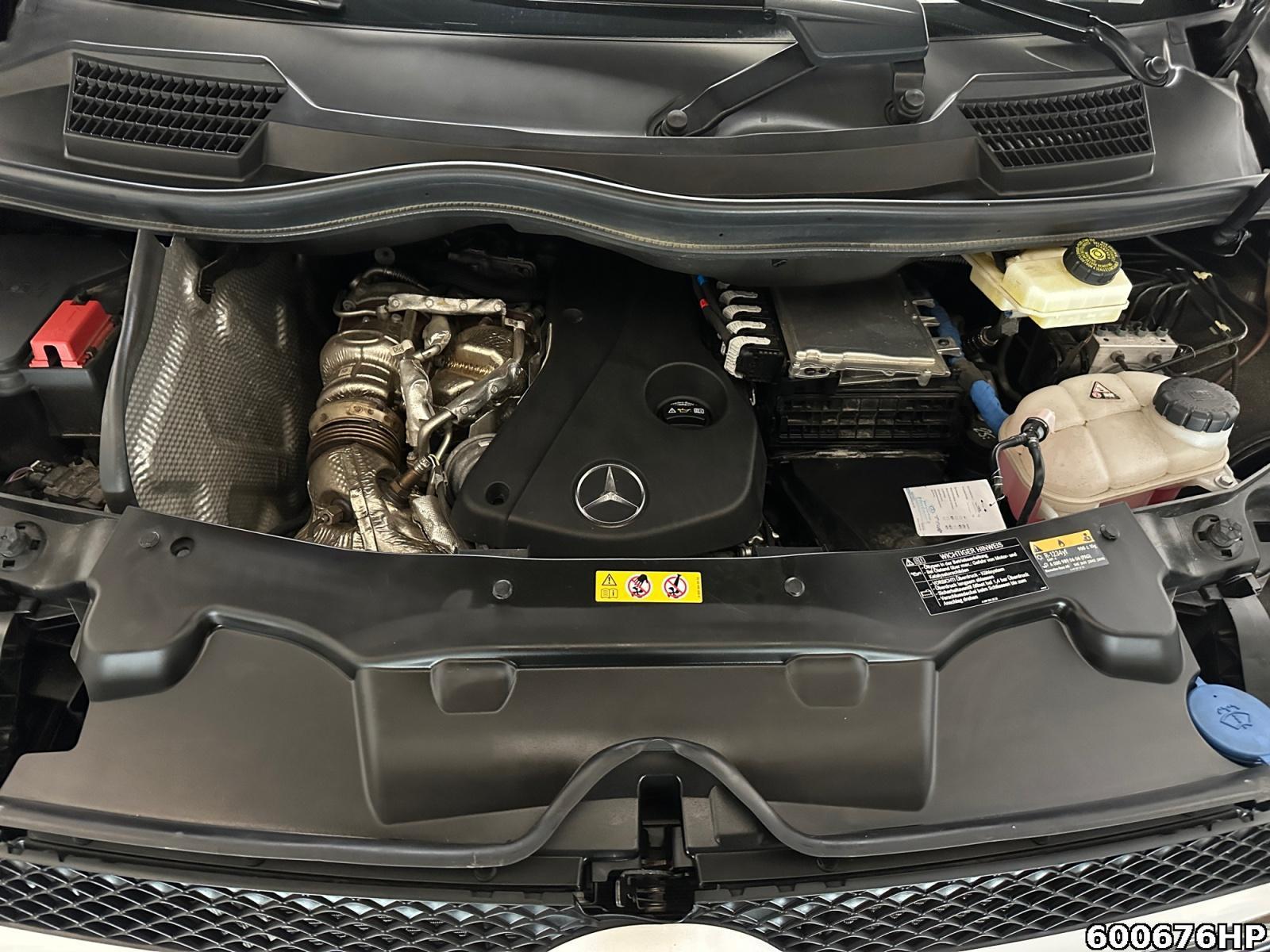 Fahrzeugabbildung Mercedes-Benz V 300 d lang 4M Avantgarde LED DISTRONIC 360 AHK