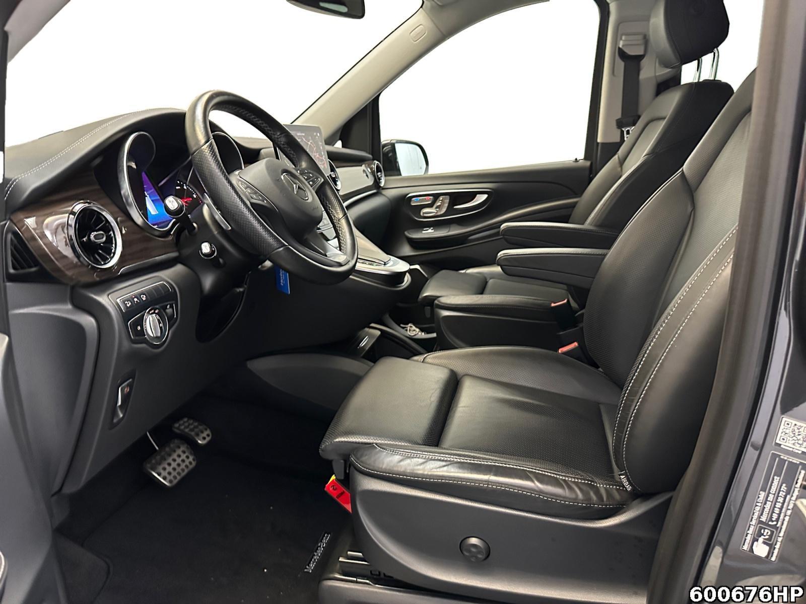 Fahrzeugabbildung Mercedes-Benz V 300 d lang 4M Avantgarde LED DISTRONIC 360 AHK