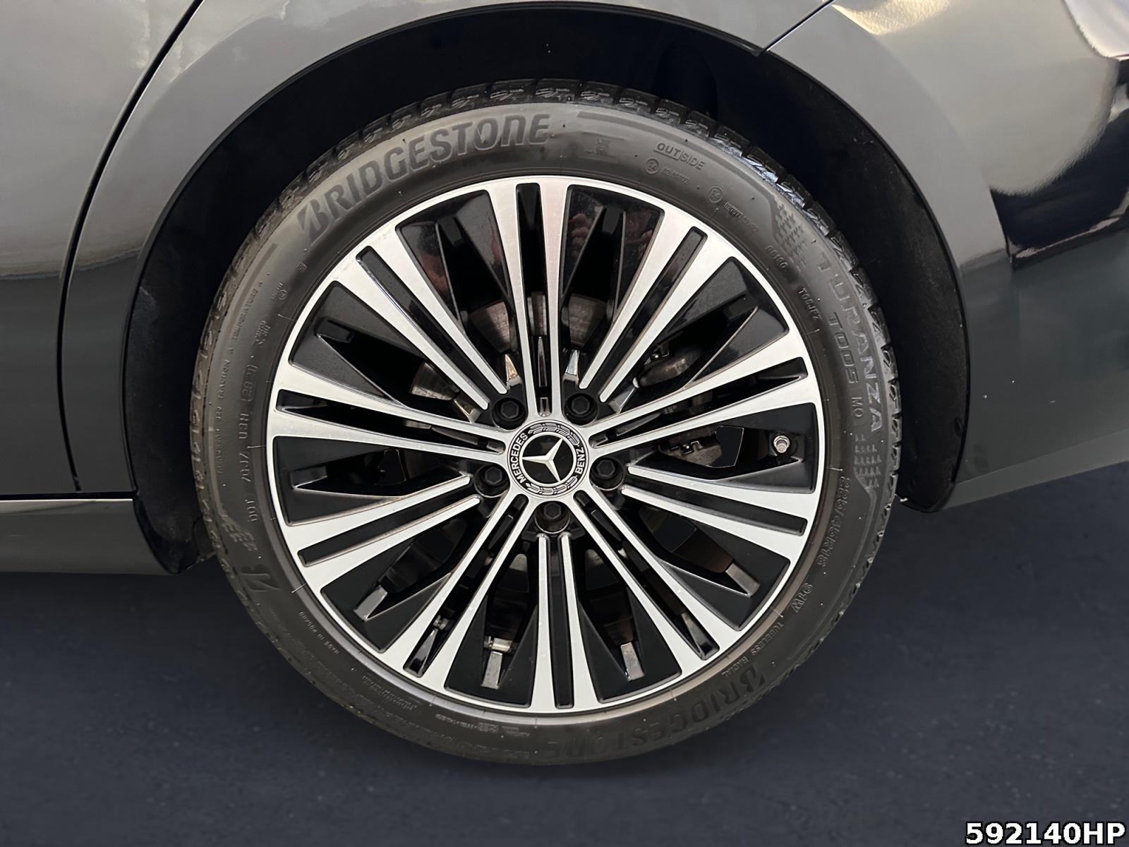 Fahrzeugabbildung Mercedes-Benz CLA 200 Shooting Brake Progressive Night CarPlay