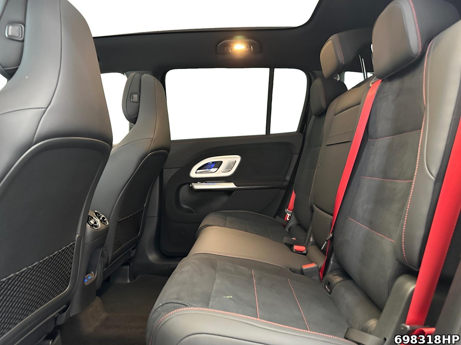 Fahrzeugabbildung Mercedes-Benz GLB 220 4MATIC +AMG+AHK+BURMSTER+MULTIBEAM+NIGHT