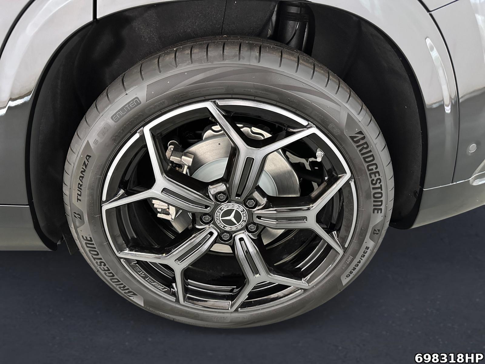 Fahrzeugabbildung Mercedes-Benz GLB 220 4MATIC +AMG+AHK+BURMSTER+MULTIBEAM+NIGHT