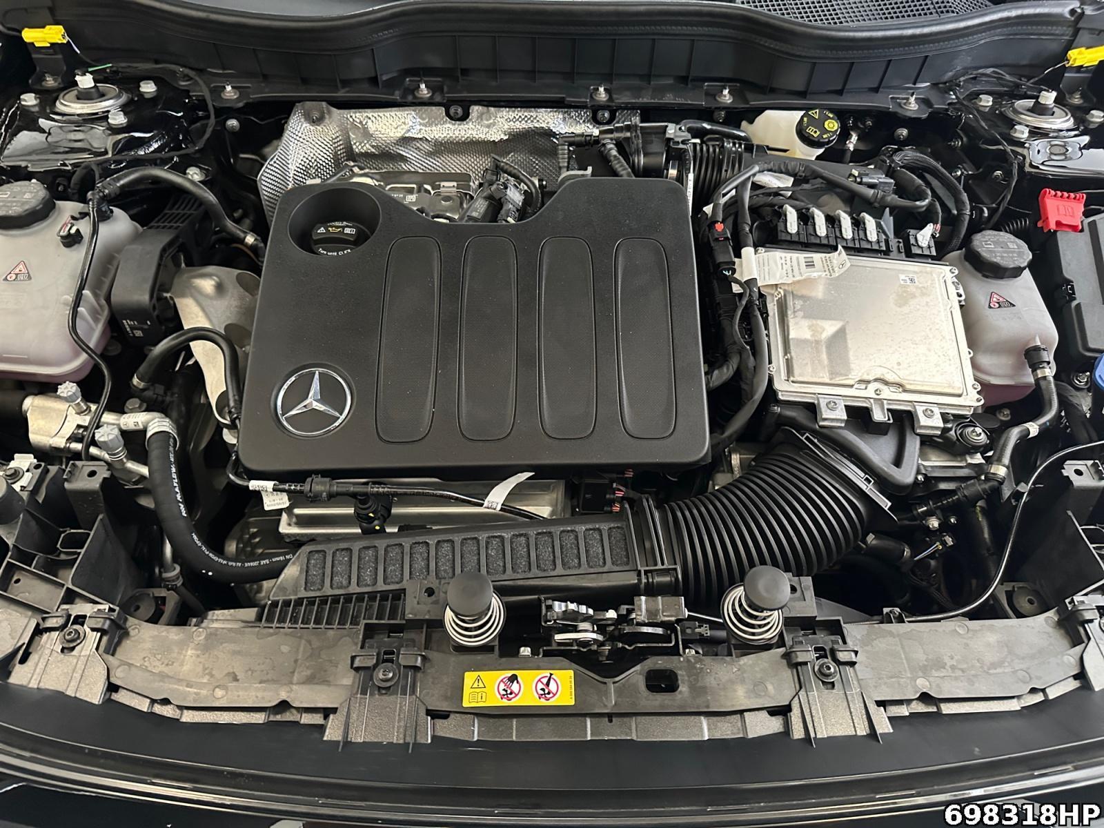 Fahrzeugabbildung Mercedes-Benz GLB 220 4MATIC +AMG+AHK+BURMSTER+MULTIBEAM+NIGHT
