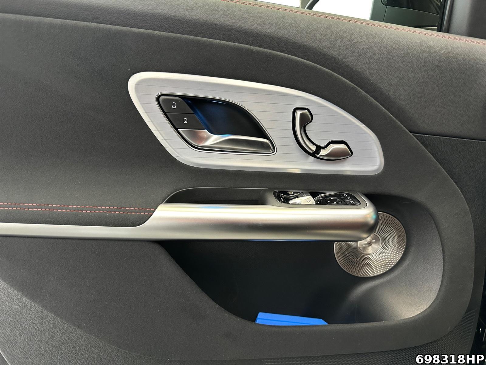 Fahrzeugabbildung Mercedes-Benz GLB 220 4MATIC +AMG+AHK+BURMSTER+MULTIBEAM+NIGHT