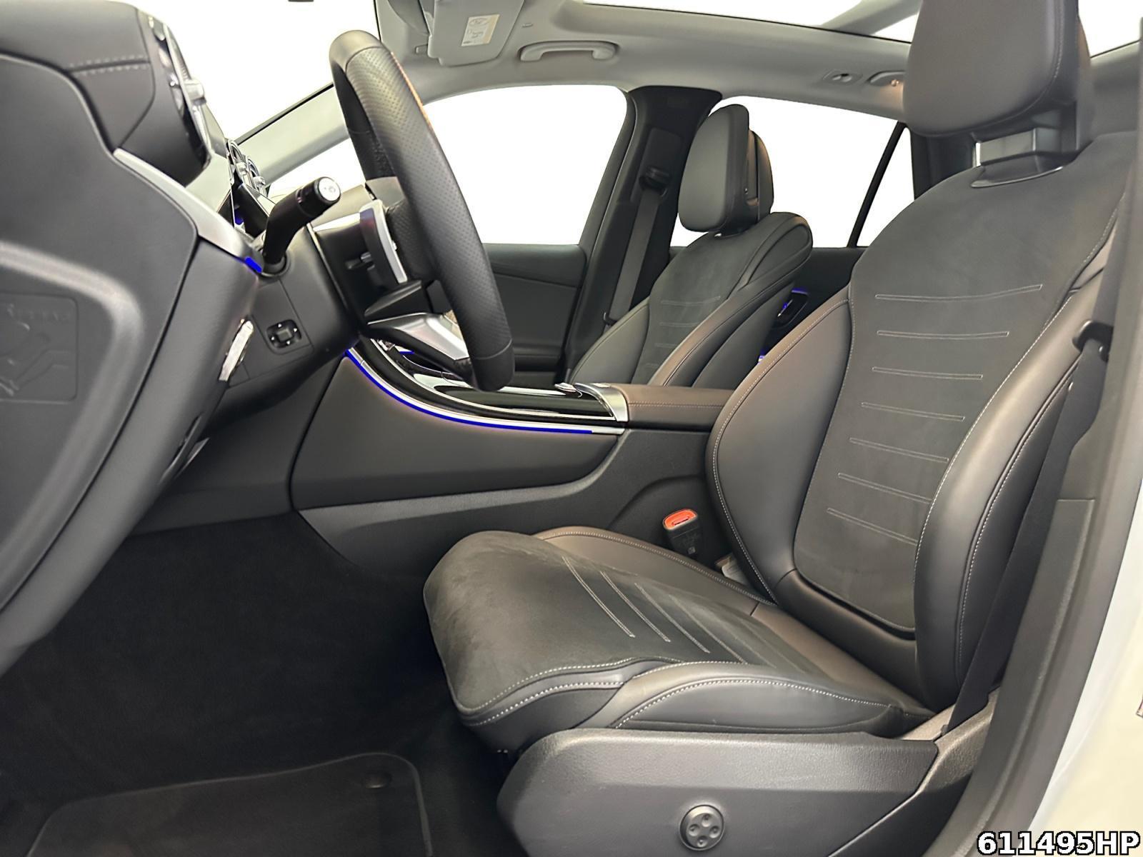 Fahrzeugabbildung Mercedes-Benz GLC 300 e 4M AMG Pano AHK Distronic Memory LED