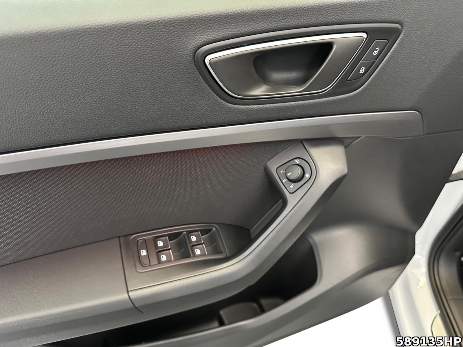 Fahrzeugabbildung SEAT Ateca 2.0 TDI FR AHK LED Rückfahr K.