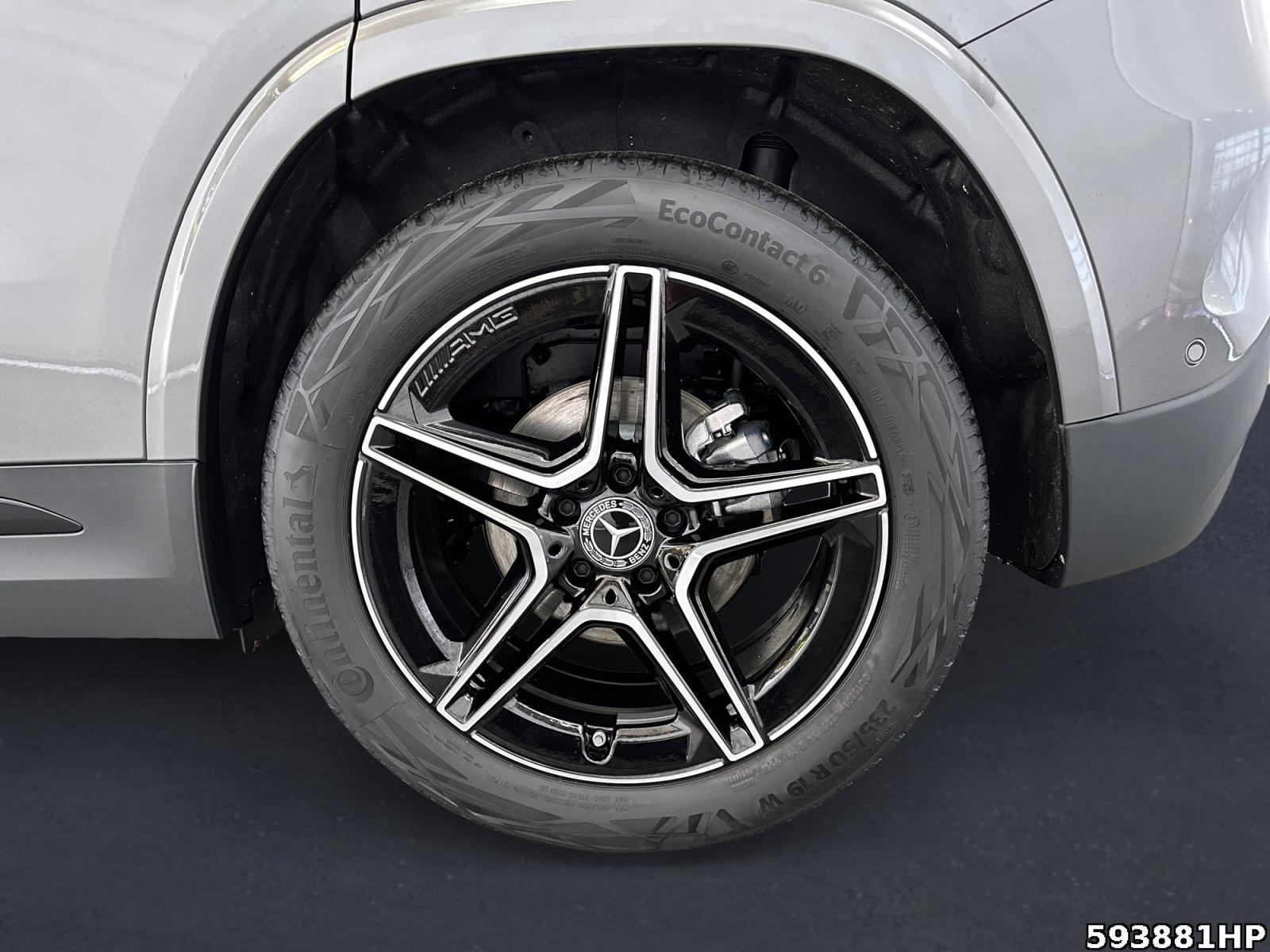 Fahrzeugabbildung Mercedes-Benz GLA 180 +AMG+360°KAM+AHK+DISTRONIC+WINTERPAKET+