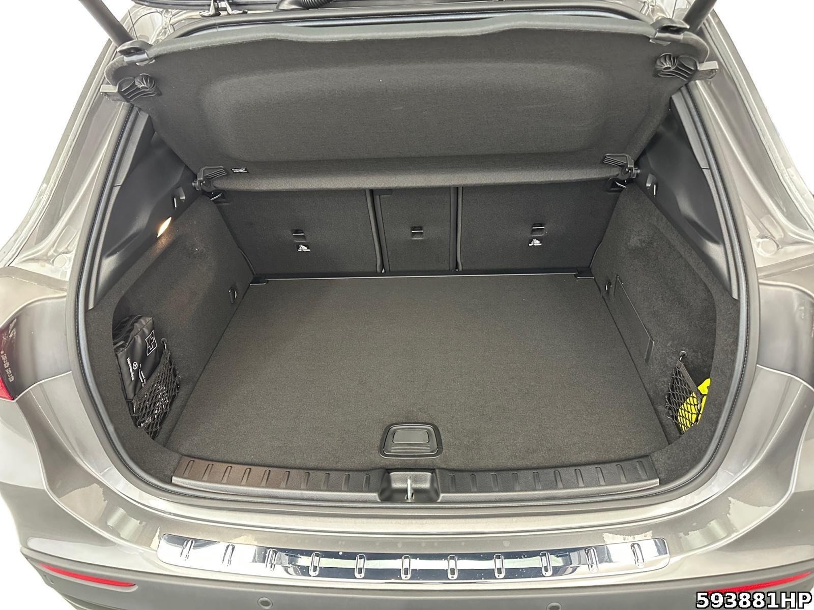 Fahrzeugabbildung Mercedes-Benz GLA 180 +AMG+360°KAM+AHK+DISTRONIC+WINTERPAKET+