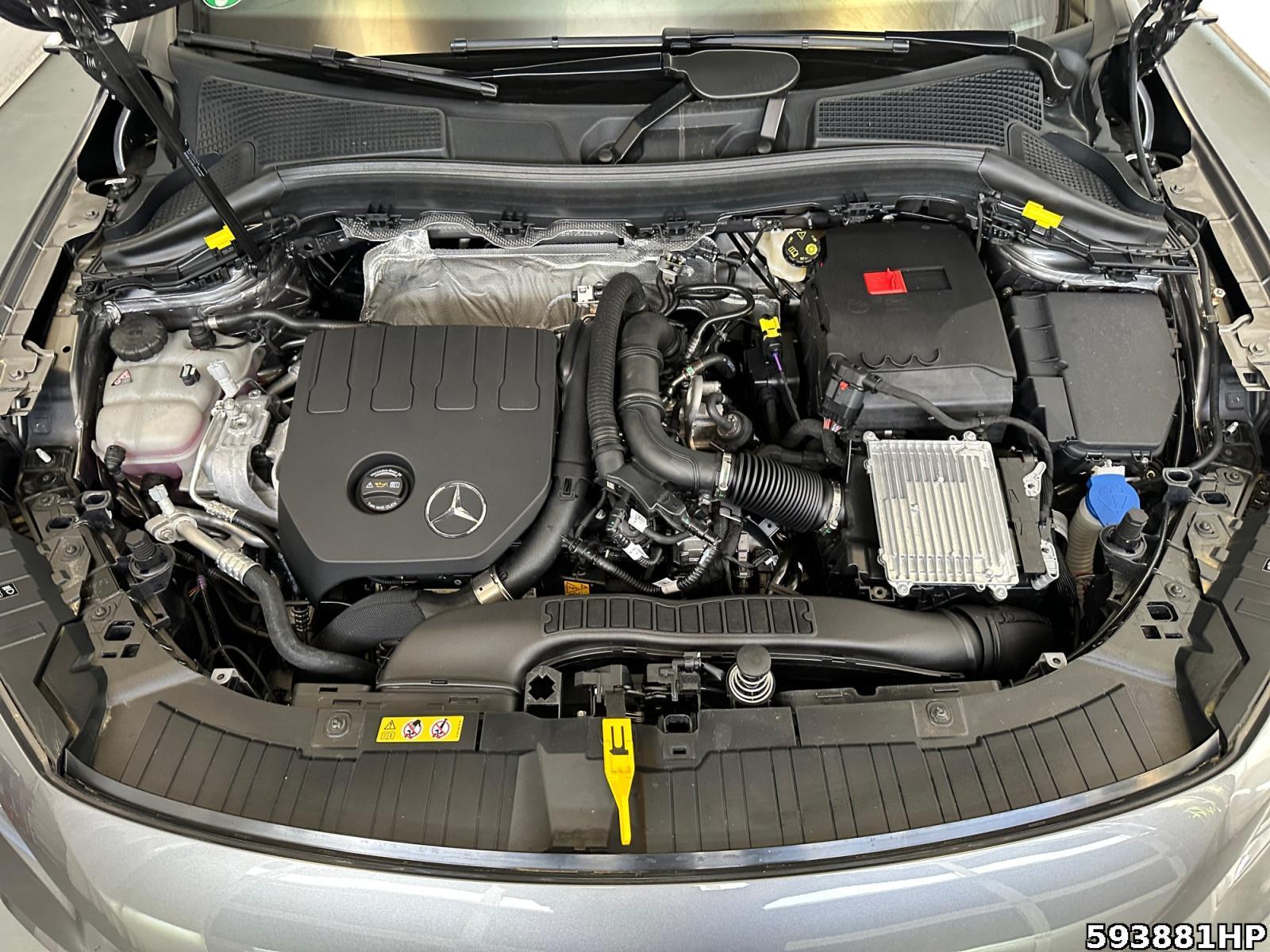 Fahrzeugabbildung Mercedes-Benz GLA 180 +AMG+360°KAM+AHK+DISTRONIC+WINTERPAKET+