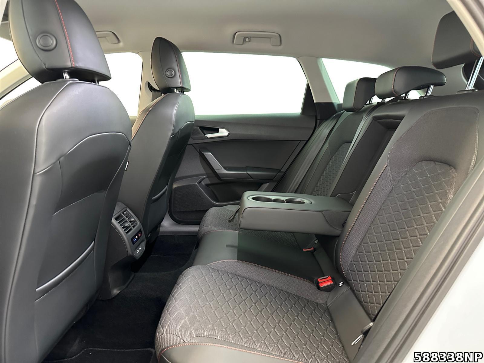 Fahrzeugabbildung SEAT Leon FR Kamera DAB+ LED