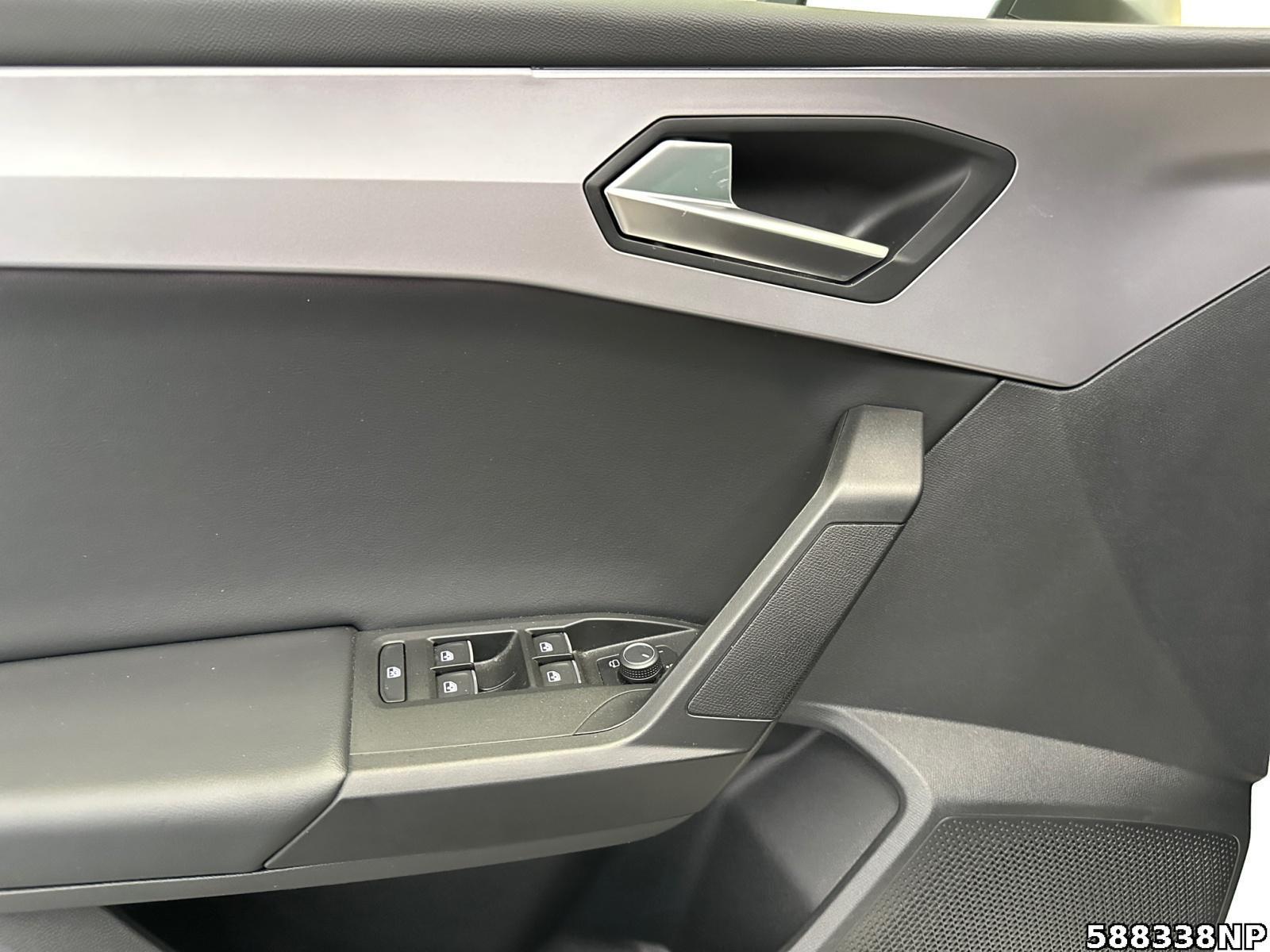 Fahrzeugabbildung SEAT Leon FR Kamera DAB+ LED