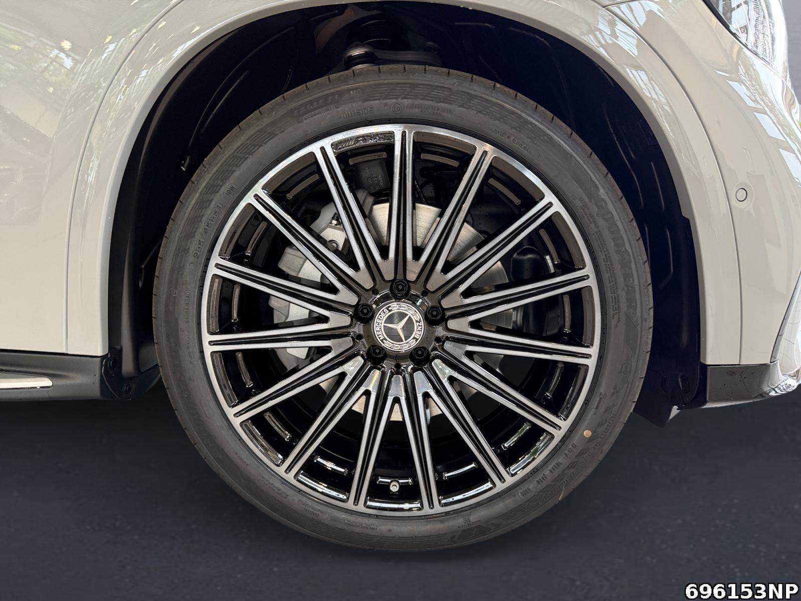 Fahrzeugabbildung Mercedes-Benz GLC 400 4MATIC +AMGPLUS+HYPERSCREEN+AHK+HUD+